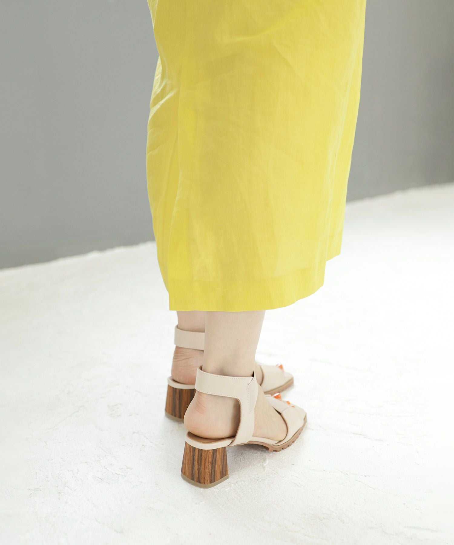 自分の足にフィットする！ゴムフィットチャンキーヒールサンダル 一部4月上旬入荷予定