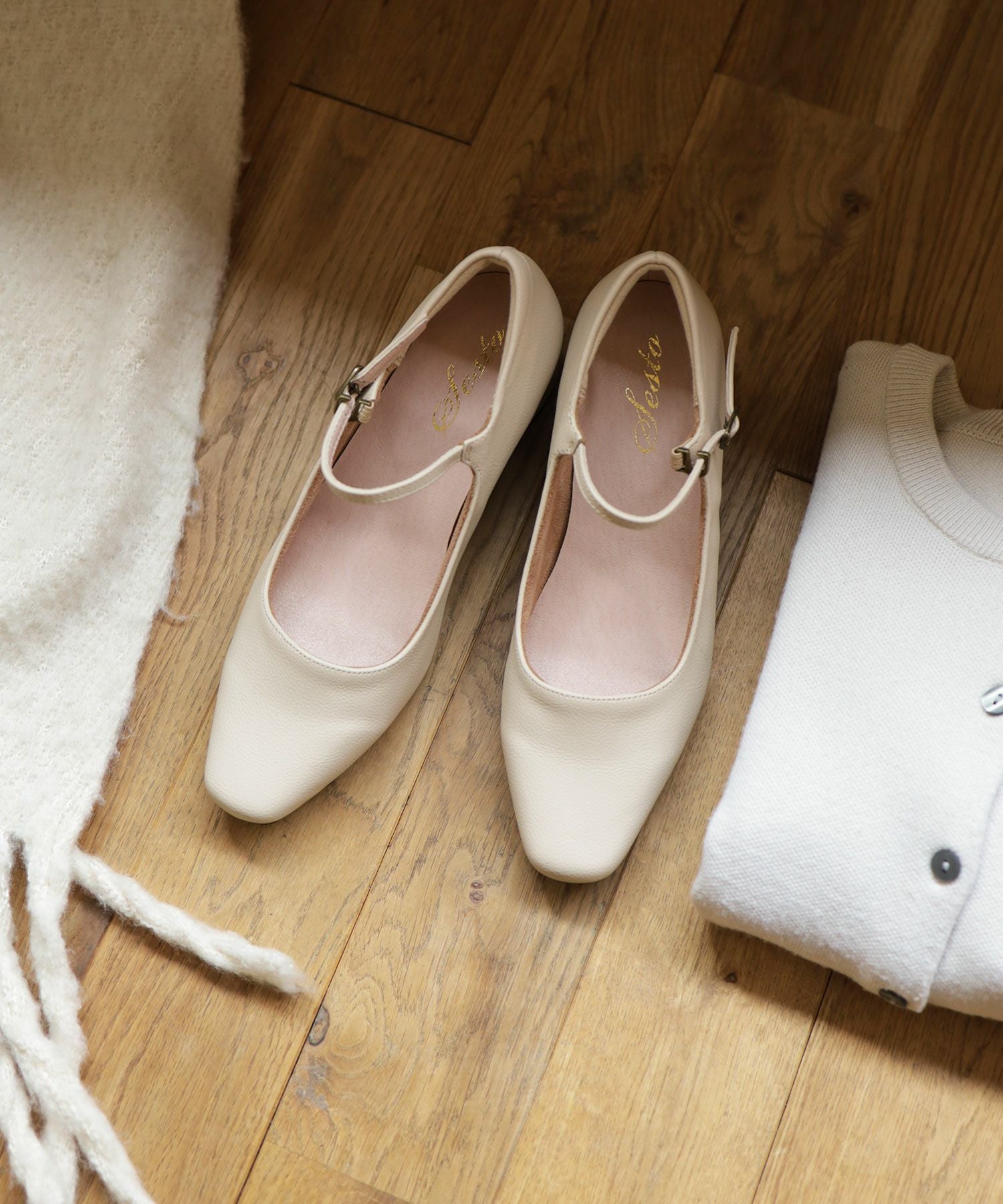 スクエアトゥメリージェーンストラップパンプス