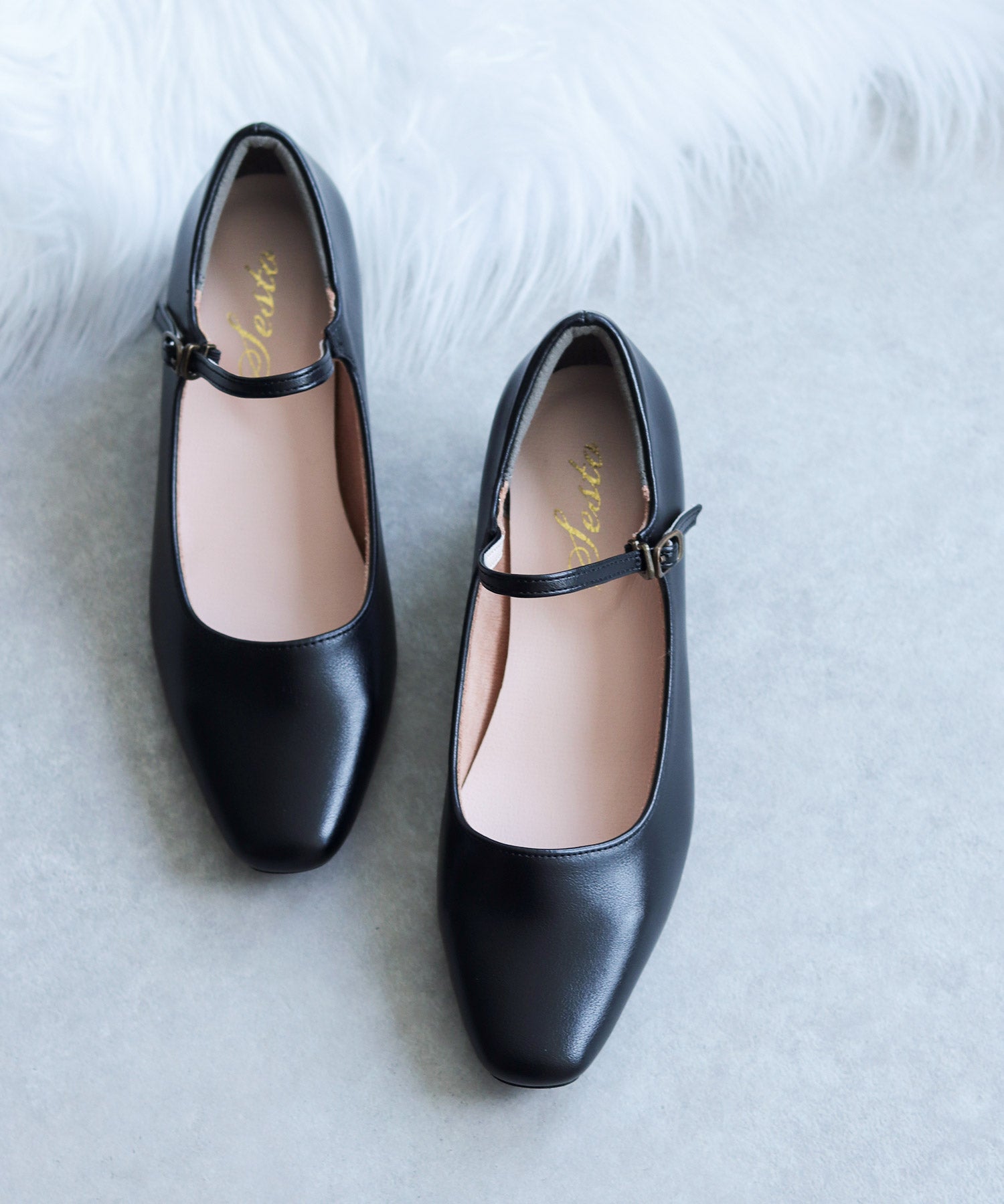 スクエアトゥメリージェーンストラップパンプス