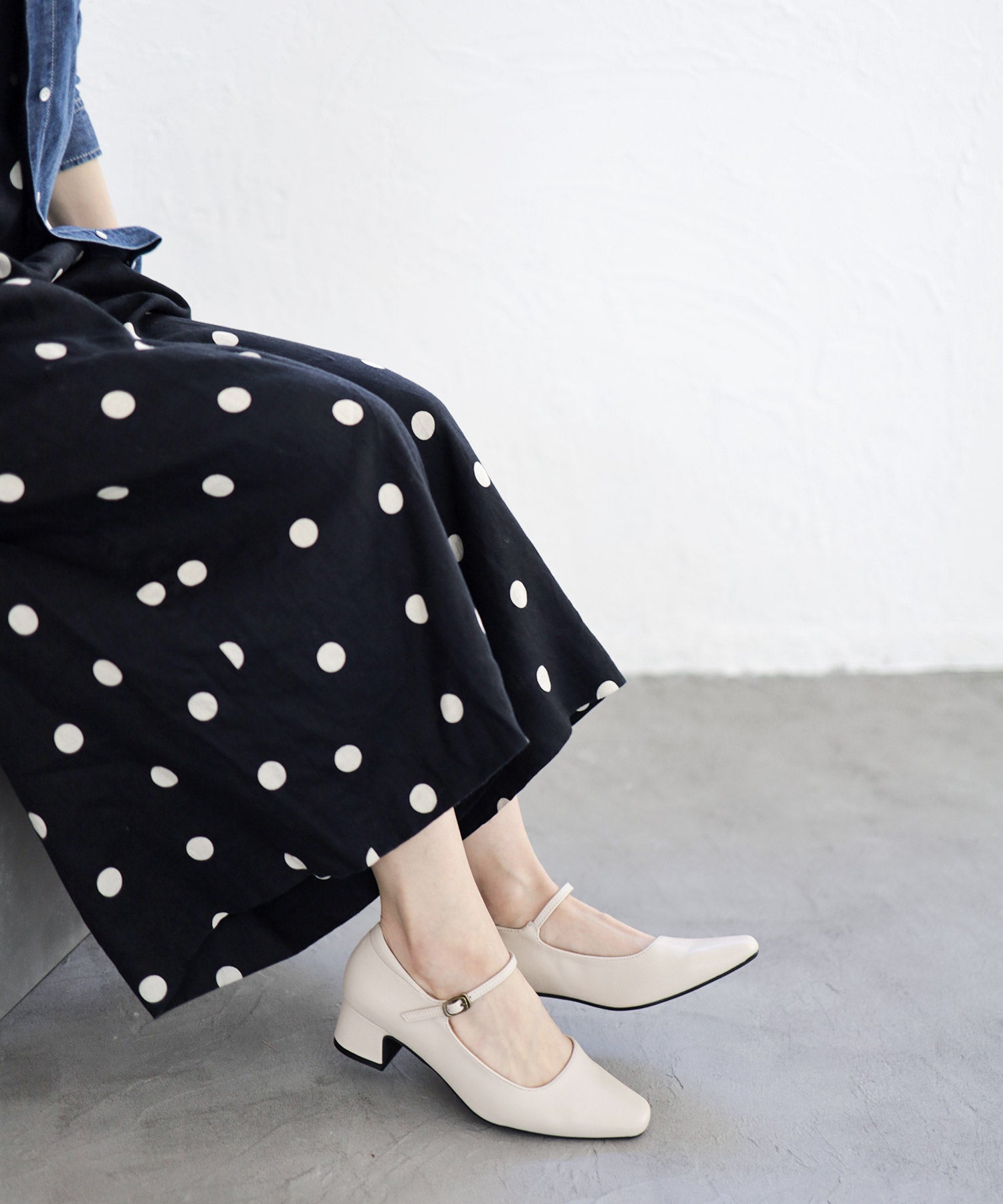 スクエアトゥメリージェーンストラップパンプス