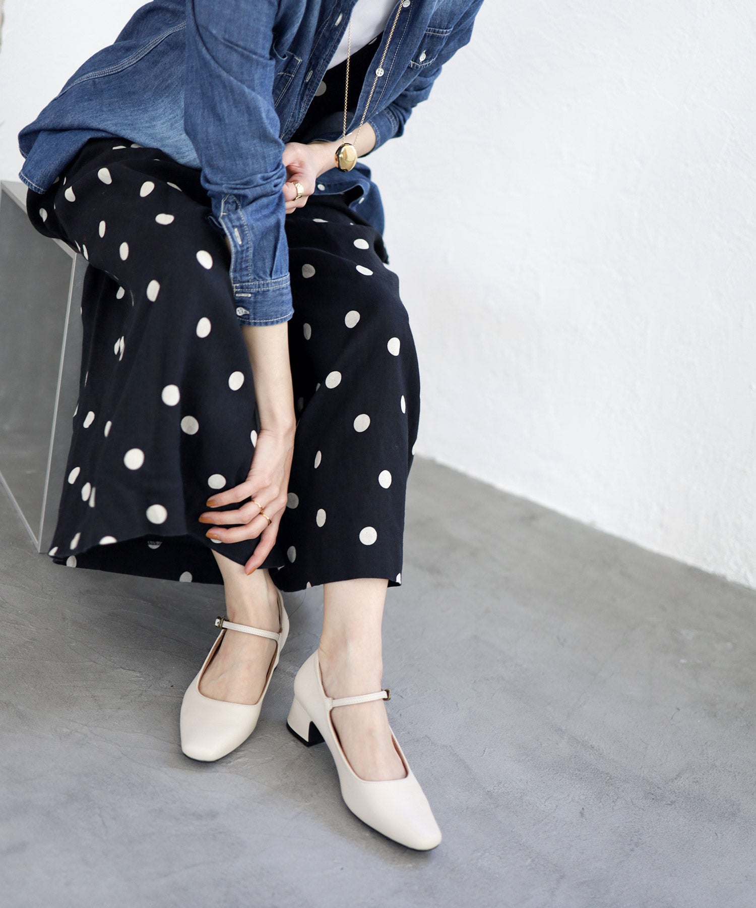 スクエアトゥメリージェーンストラップパンプス