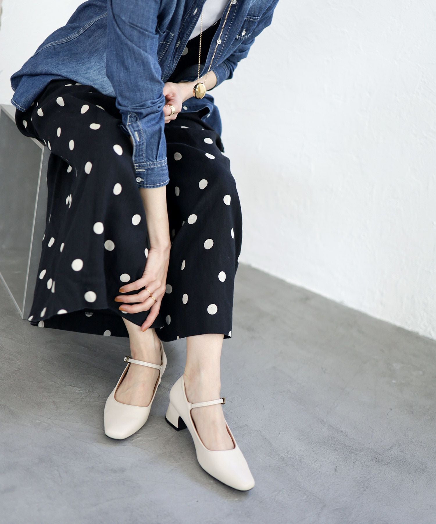 スクエアトゥメリージェーンストラップパンプス