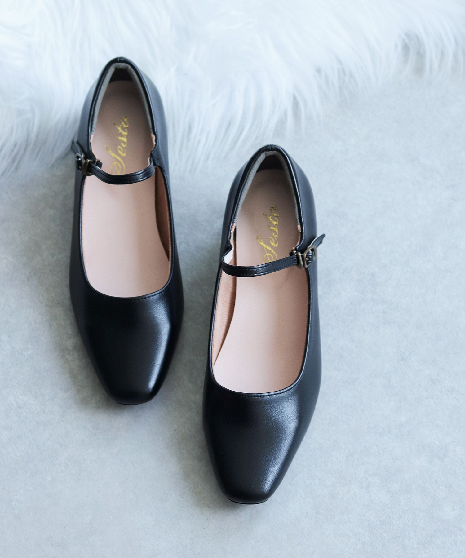 スクエアトゥメリージェーンストラップパンプス