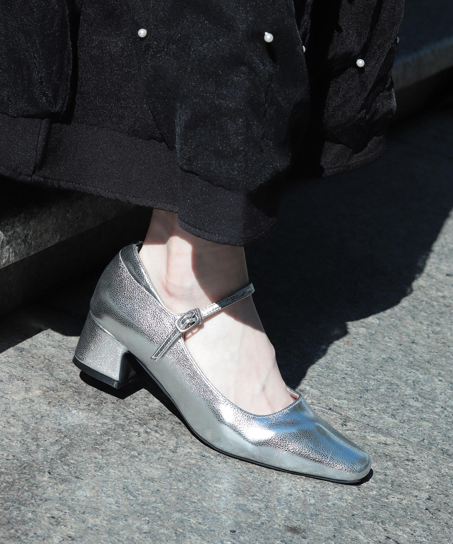 スクエアトゥメリージェーンストラップパンプス