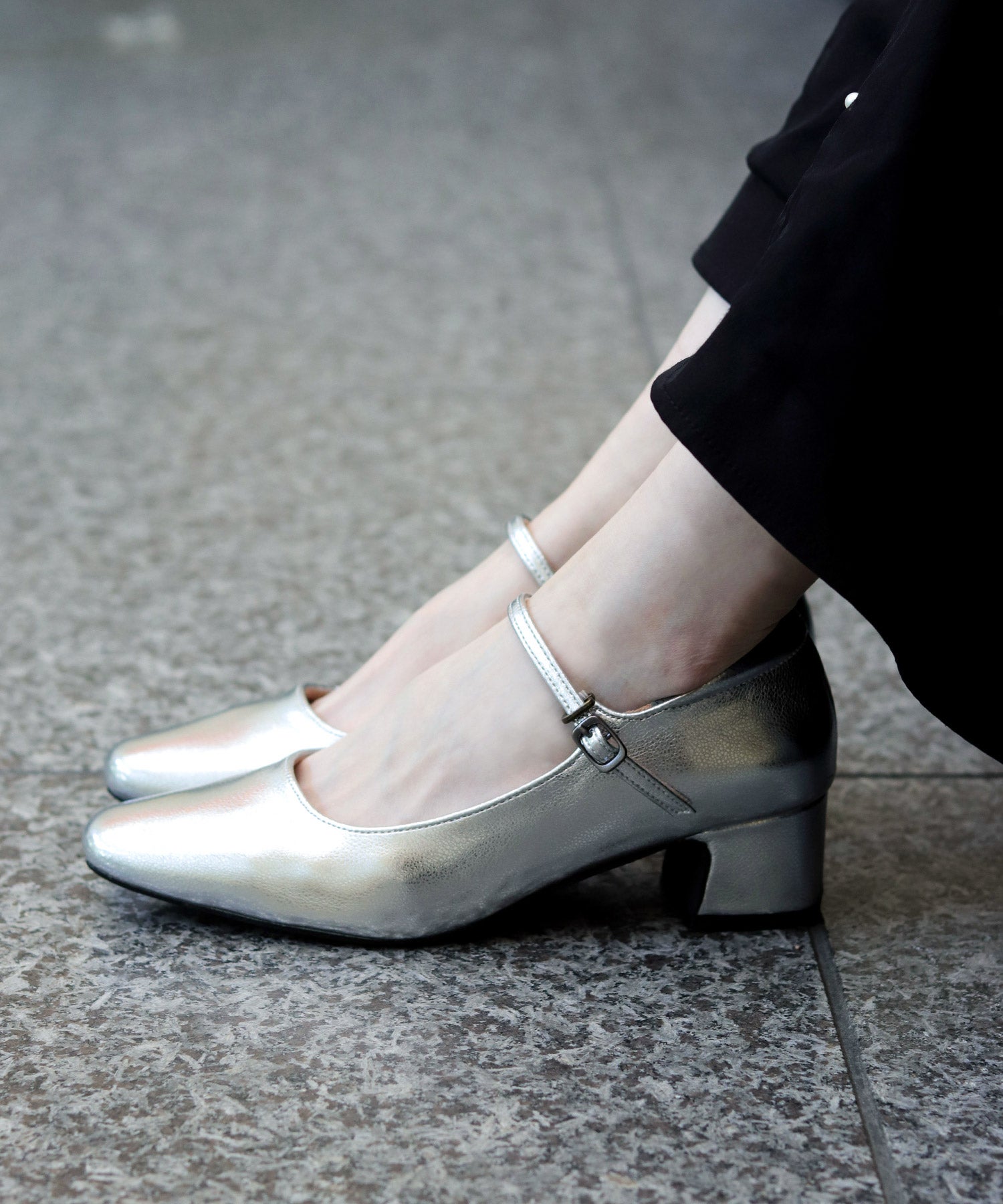 スクエアトゥメリージェーンストラップパンプス