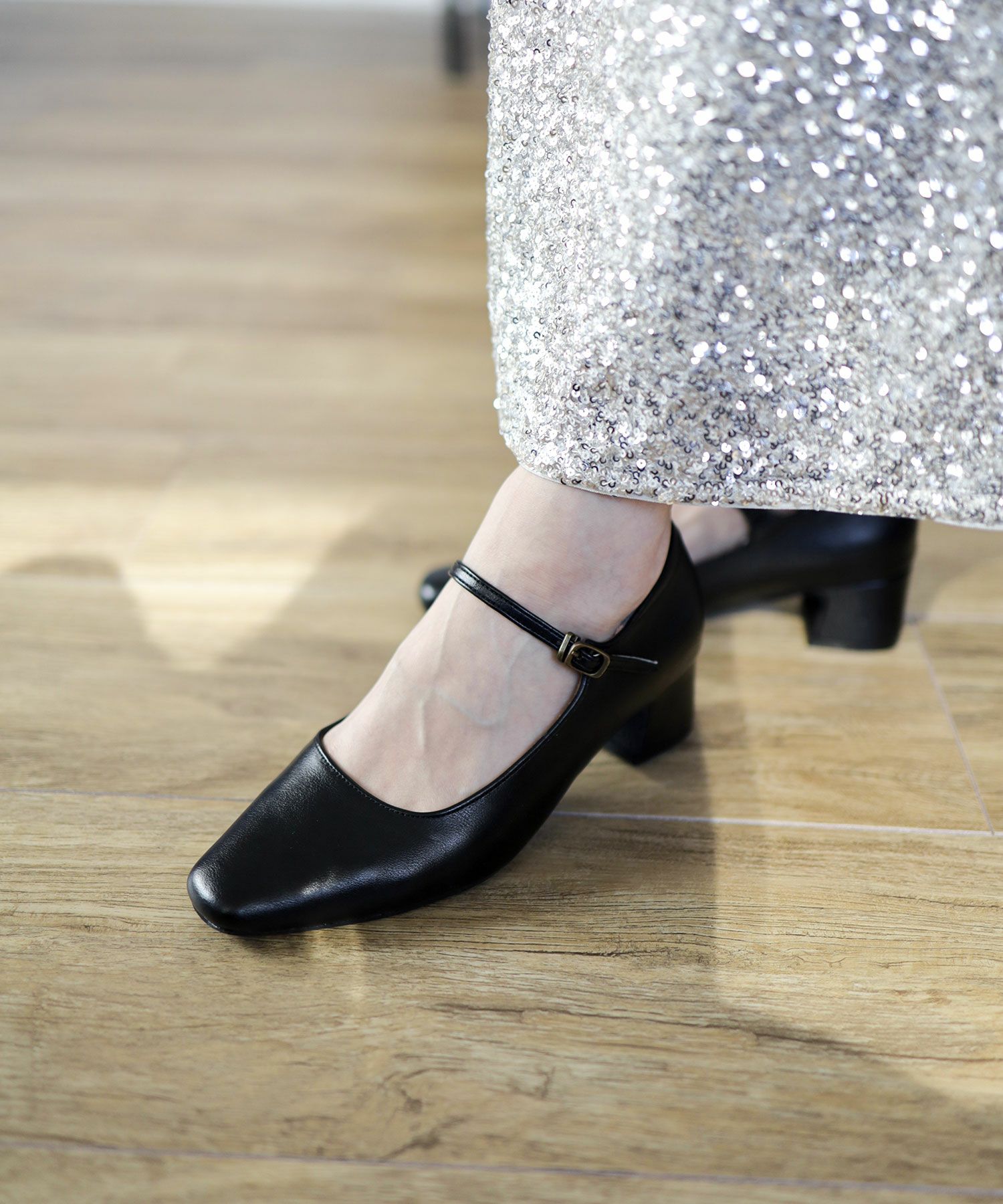 スクエアトゥメリージェーンストラップパンプス