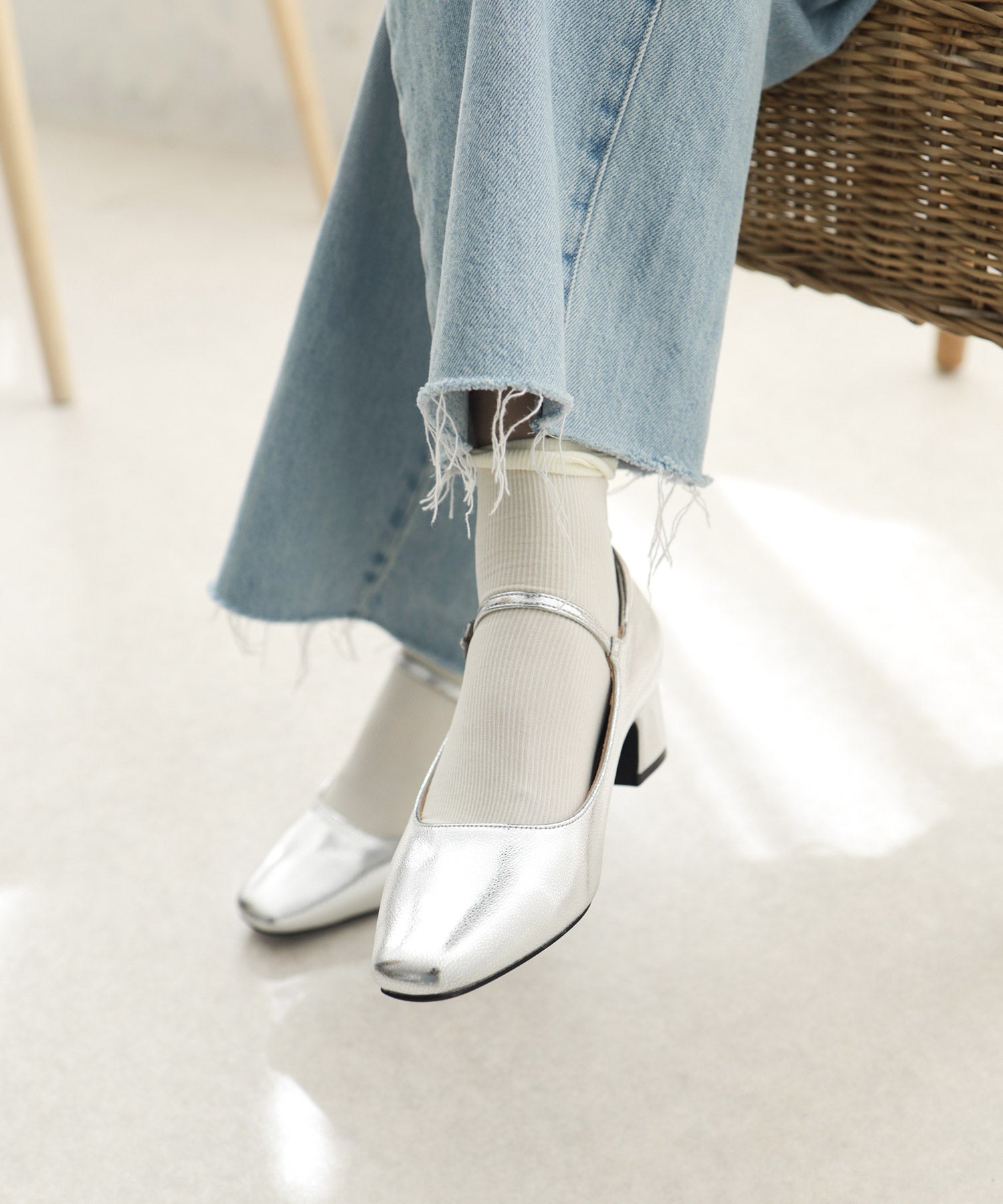 スクエアトゥメリージェーンストラップパンプス