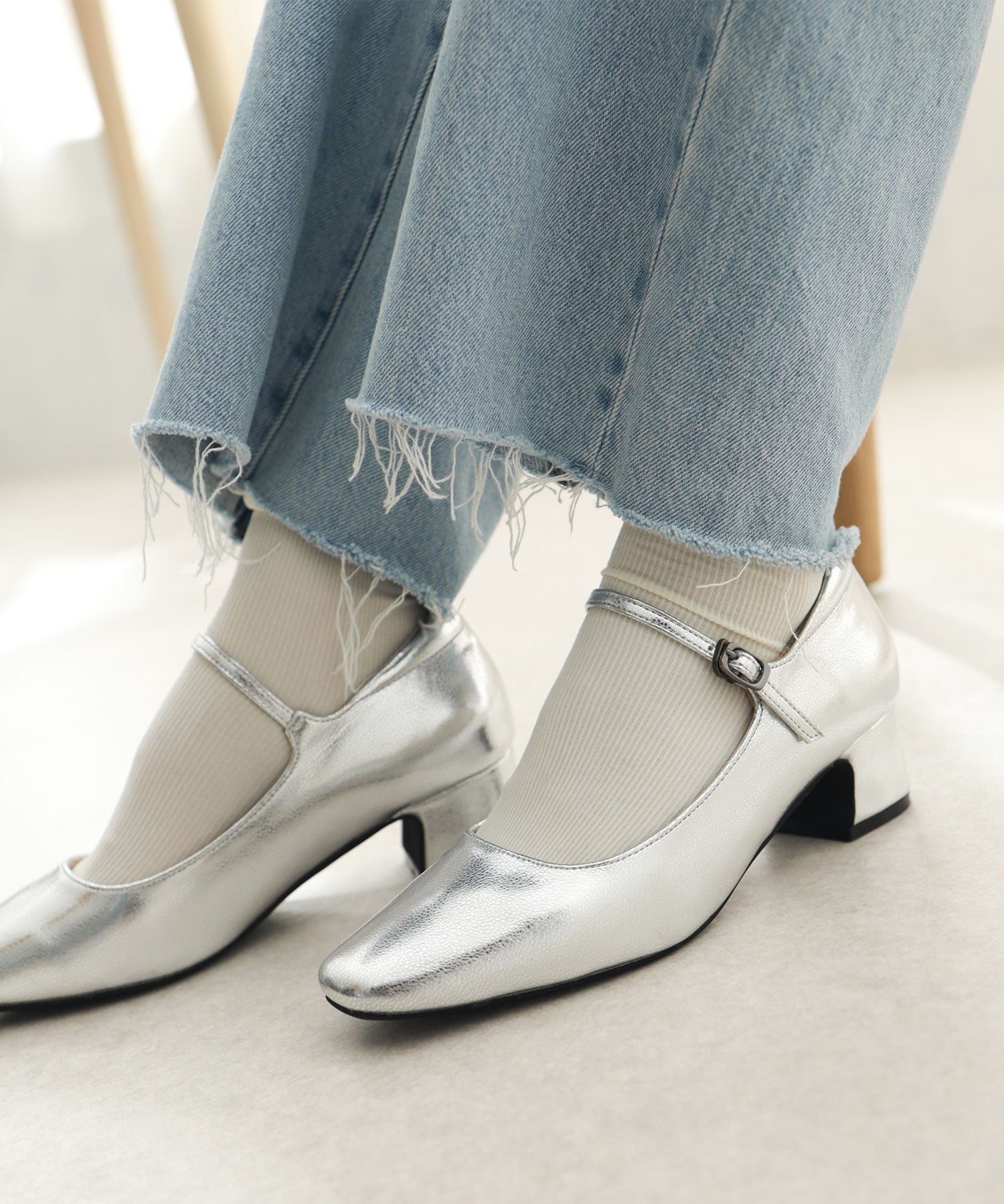 スクエアトゥメリージェーンストラップパンプス