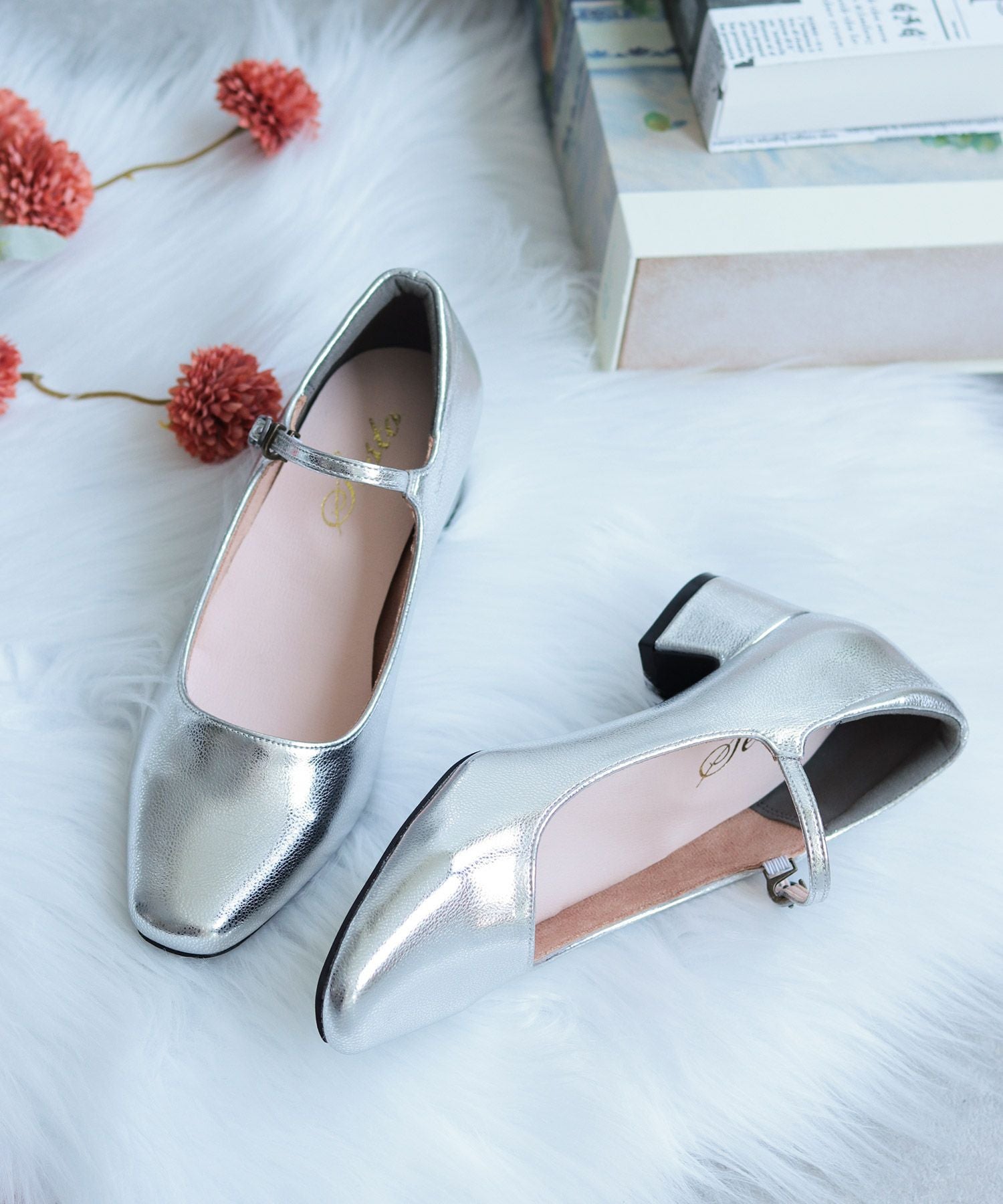 スクエアトゥメリージェーンストラップパンプス