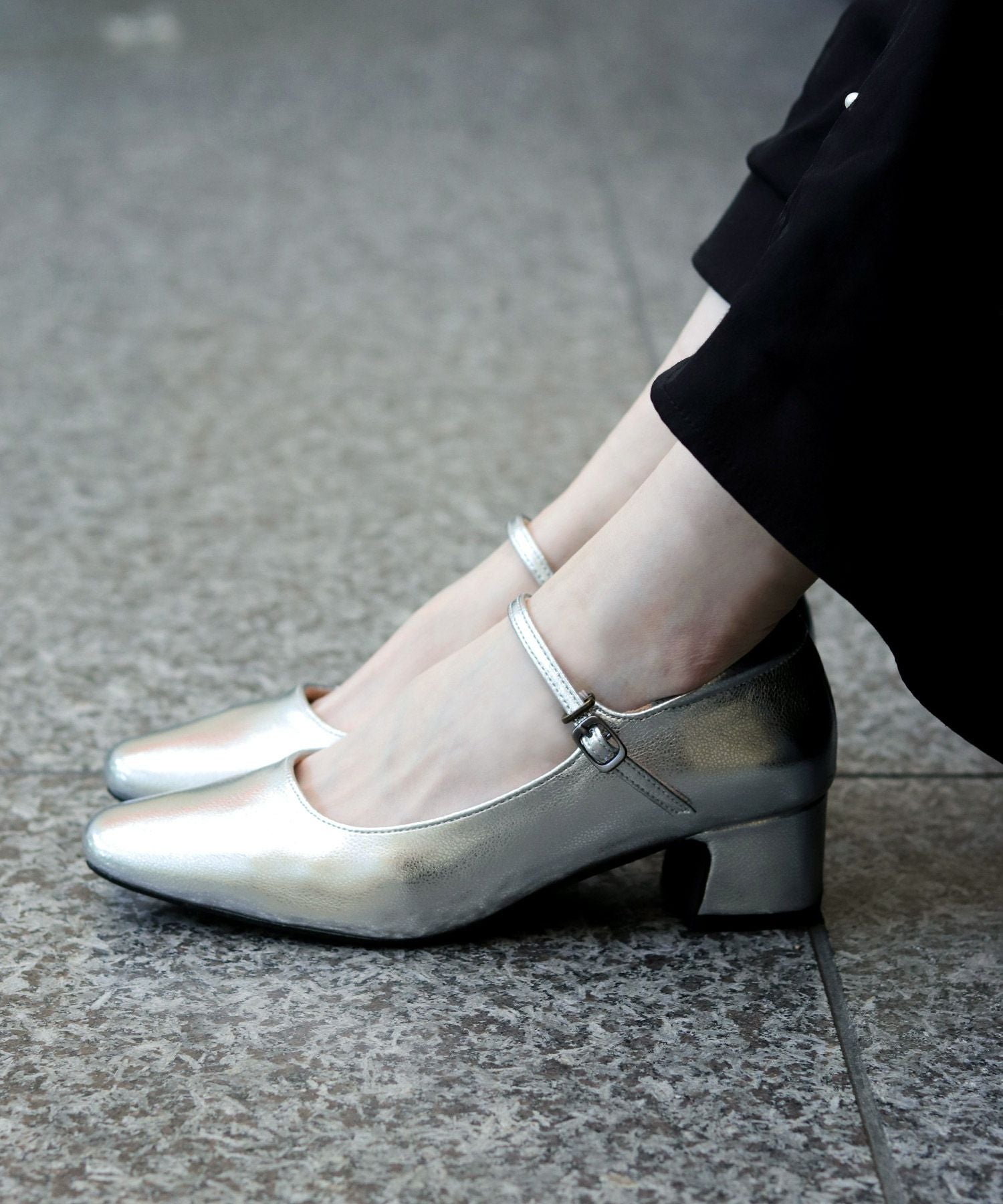 スクエアトゥメリージェーンストラップパンプス