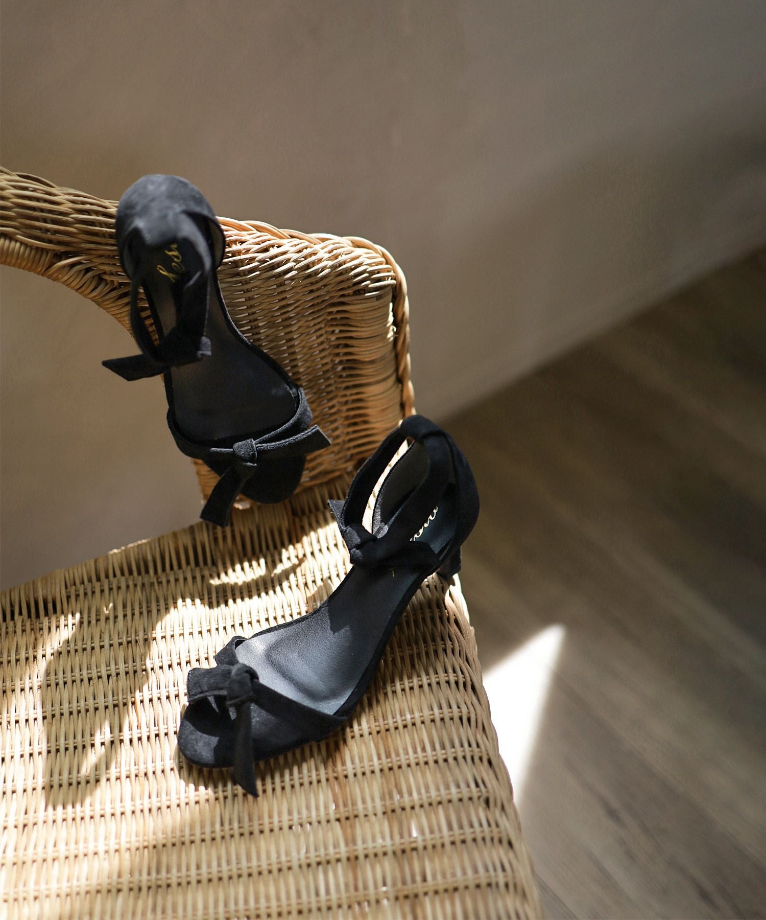 ダブルリボンストレートヒールストラップサンダル▲返品交換不可