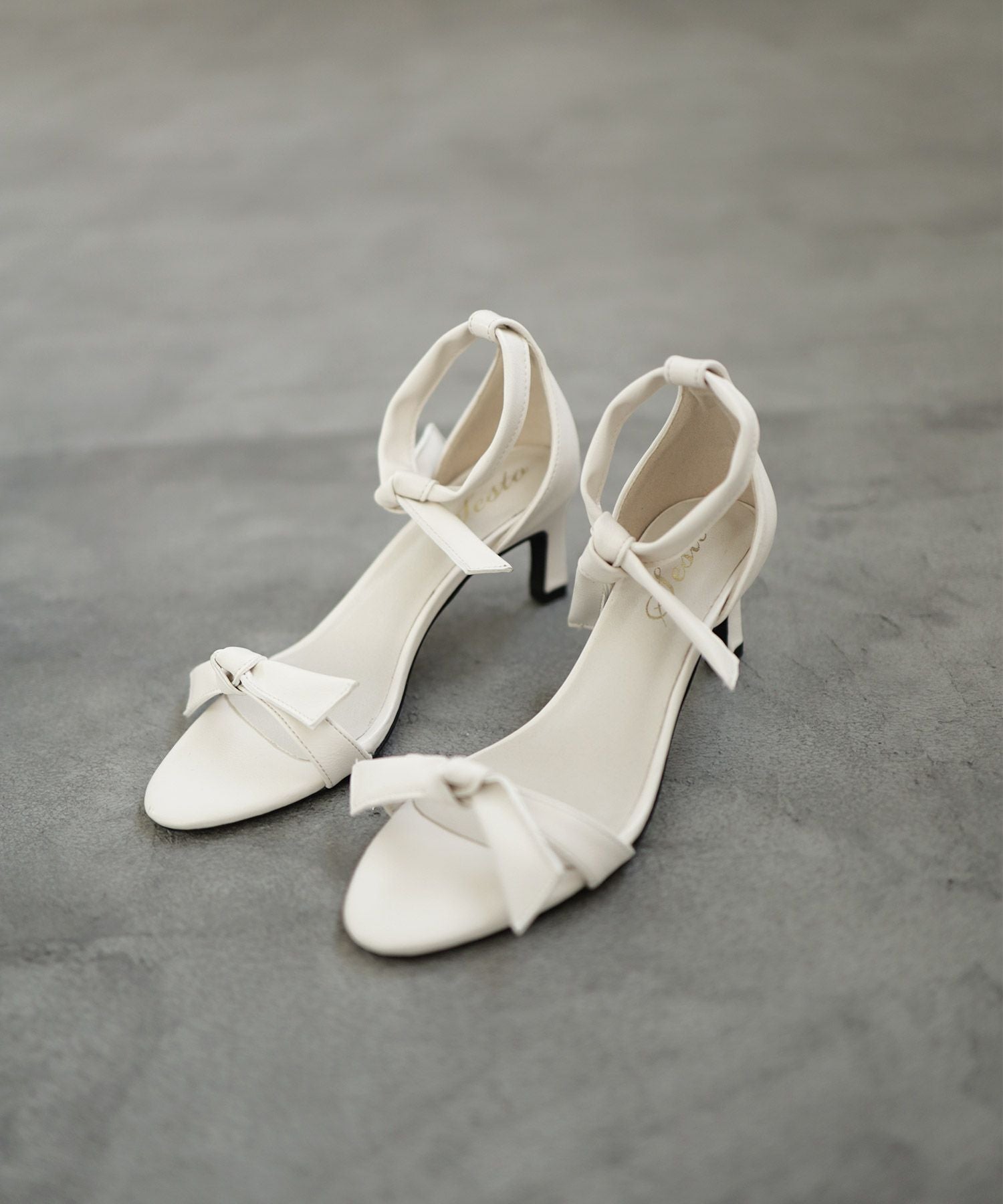 ダブルリボンストレートヒールストラップサンダル▲返品交換不可