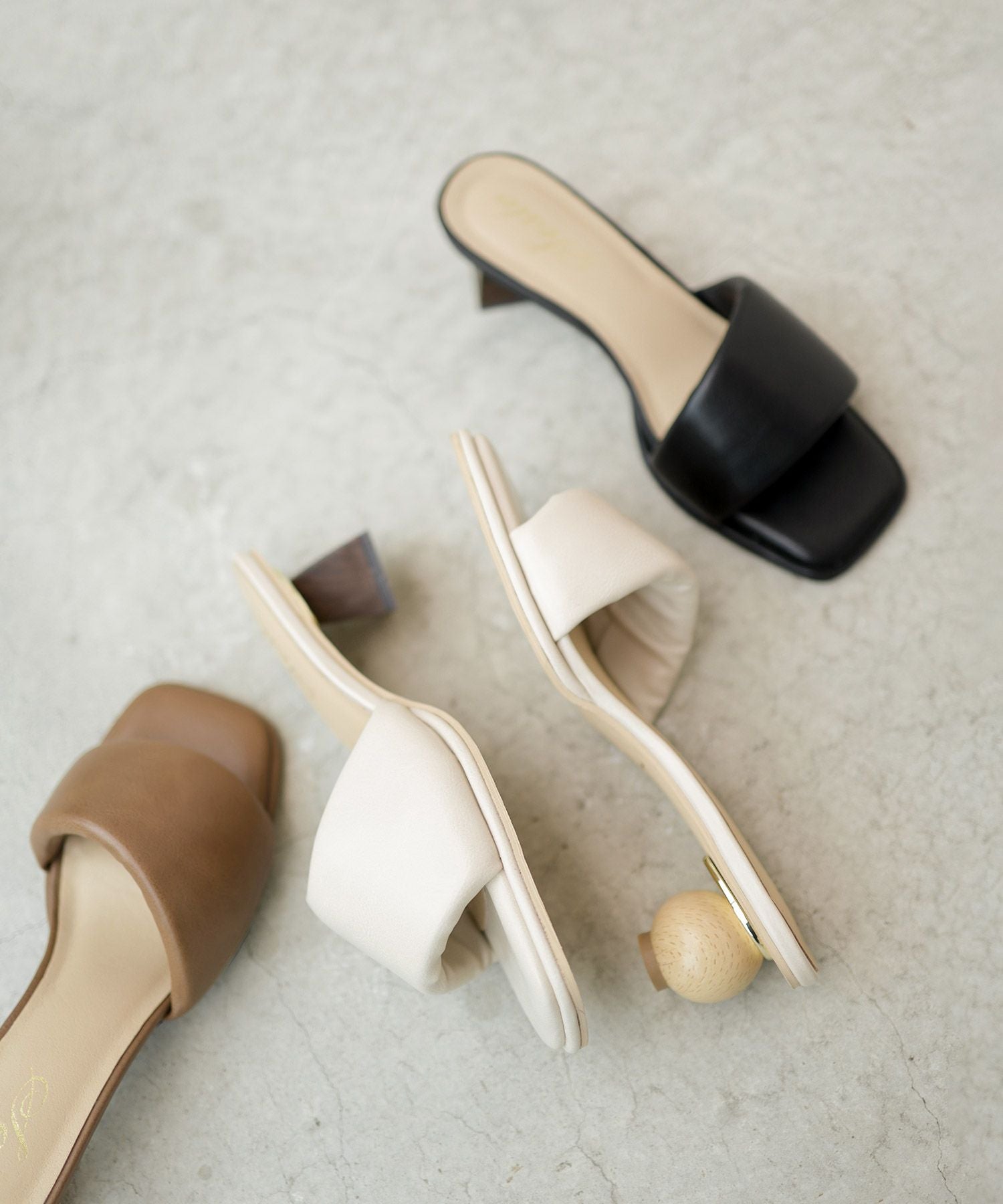 アシンメトリーウッドヒールのパデットミュールサンダル