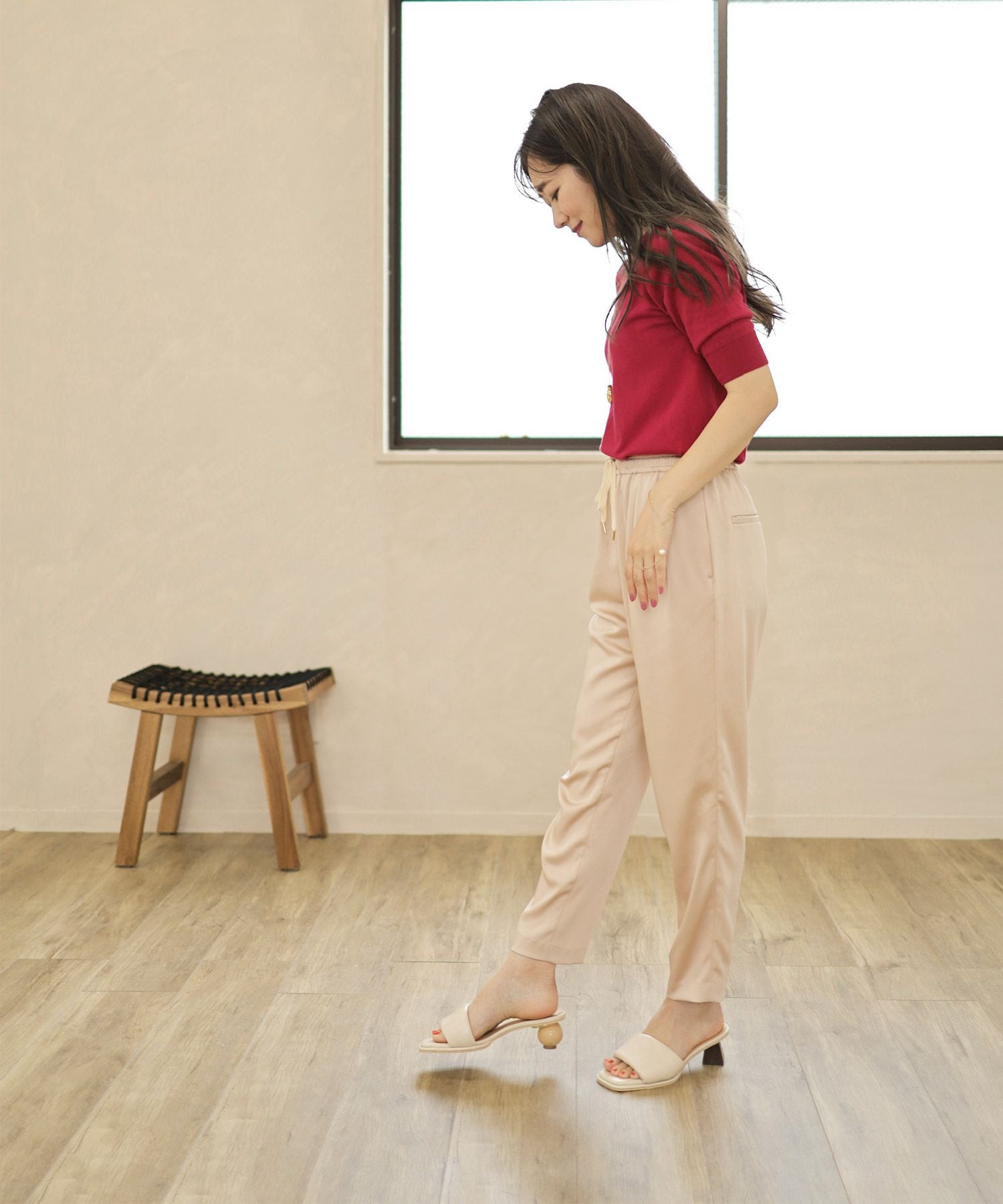 アシンメトリーウッドヒールのパデットミュールサンダル