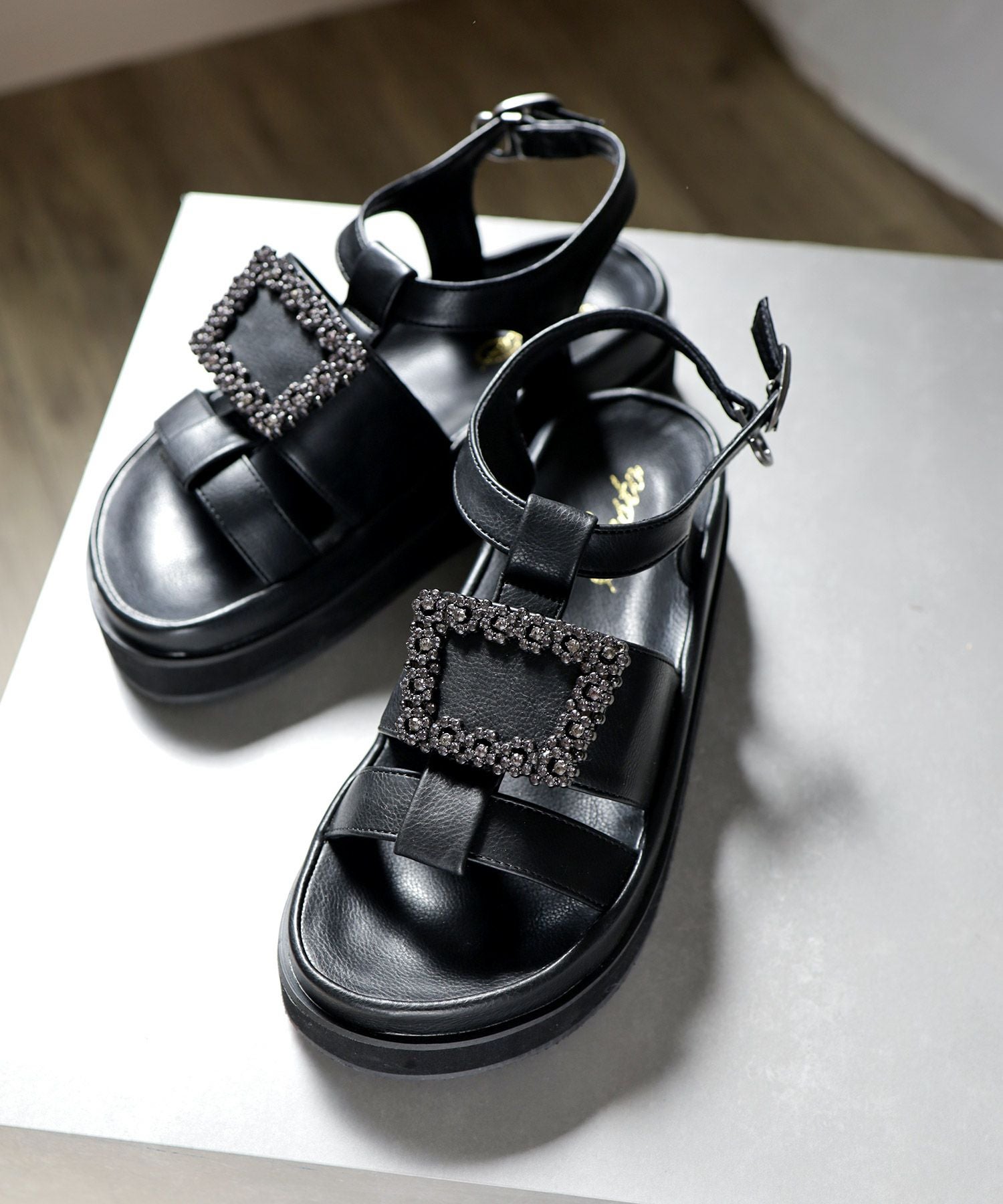 ビジューモチーフ付き厚底フットベッドサンダル△返品交換不可 | SESTO