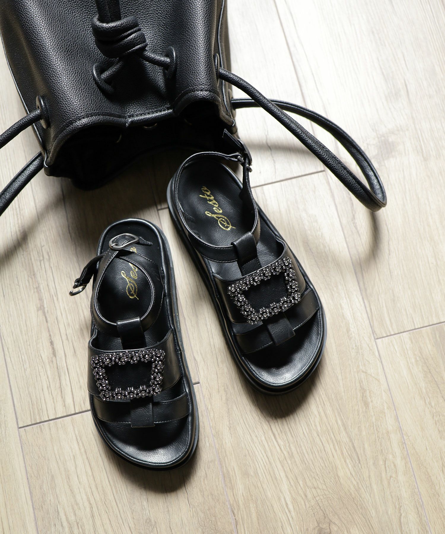 ビジューモチーフ付き厚底フットベッドサンダル▲返品交換不可