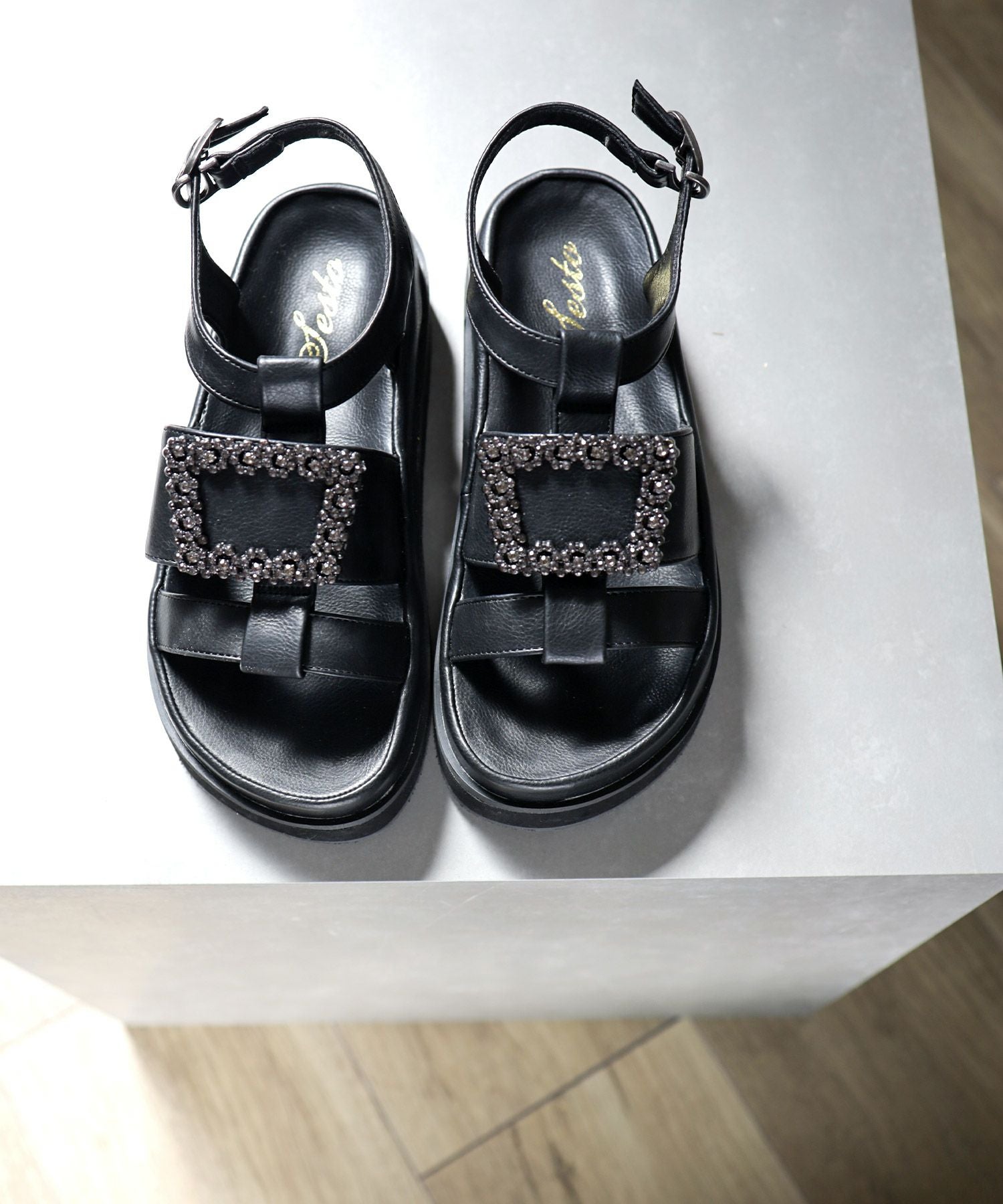 ビジューモチーフ付き厚底フットベッドサンダル▲返品交換不可