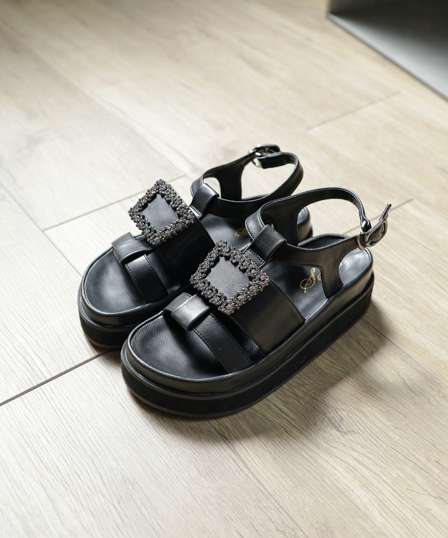 ビジューモチーフ付き厚底フットベッドサンダル▲返品交換不可