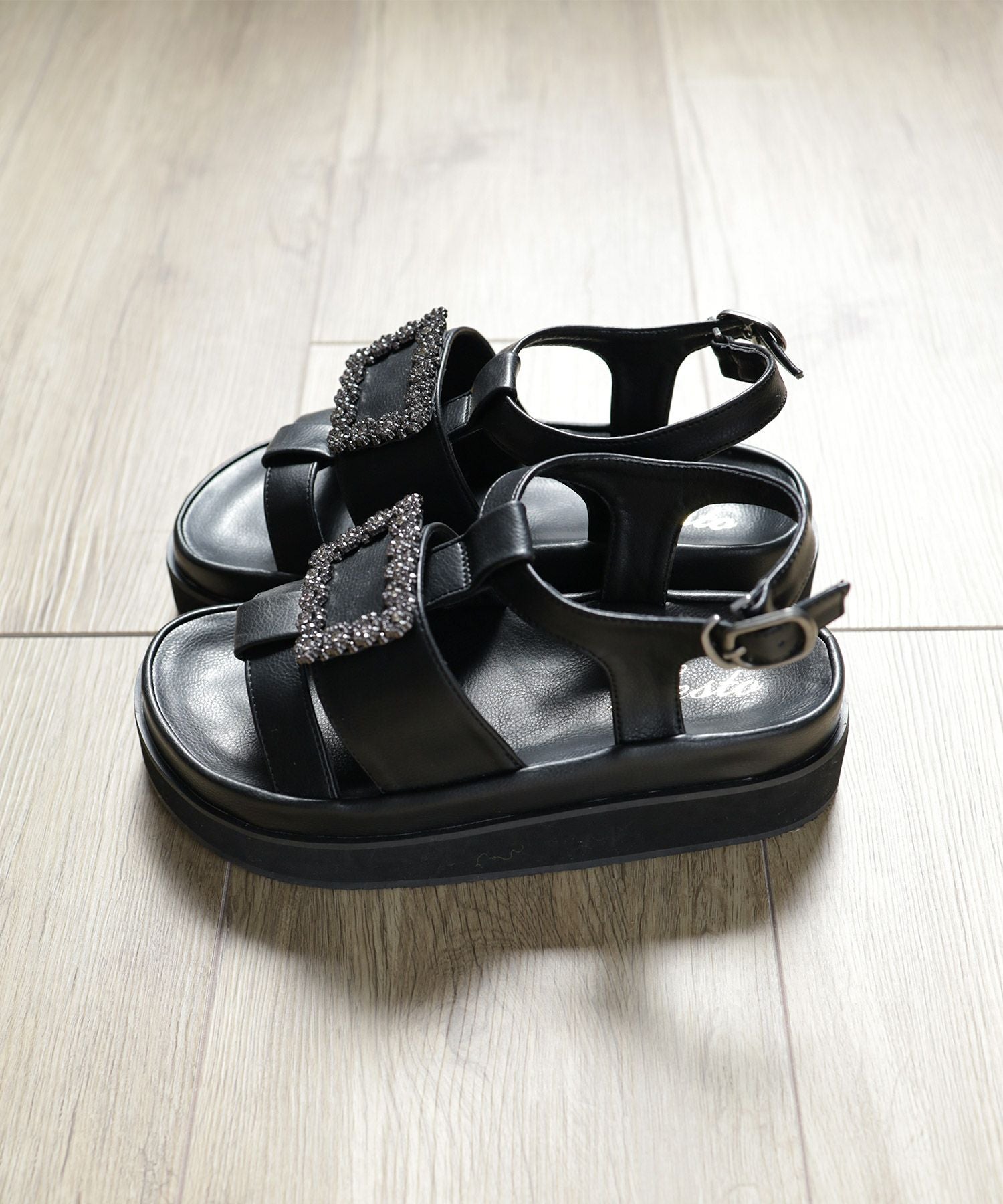 ビジューモチーフ付き厚底フットベッドサンダル▲返品交換不可