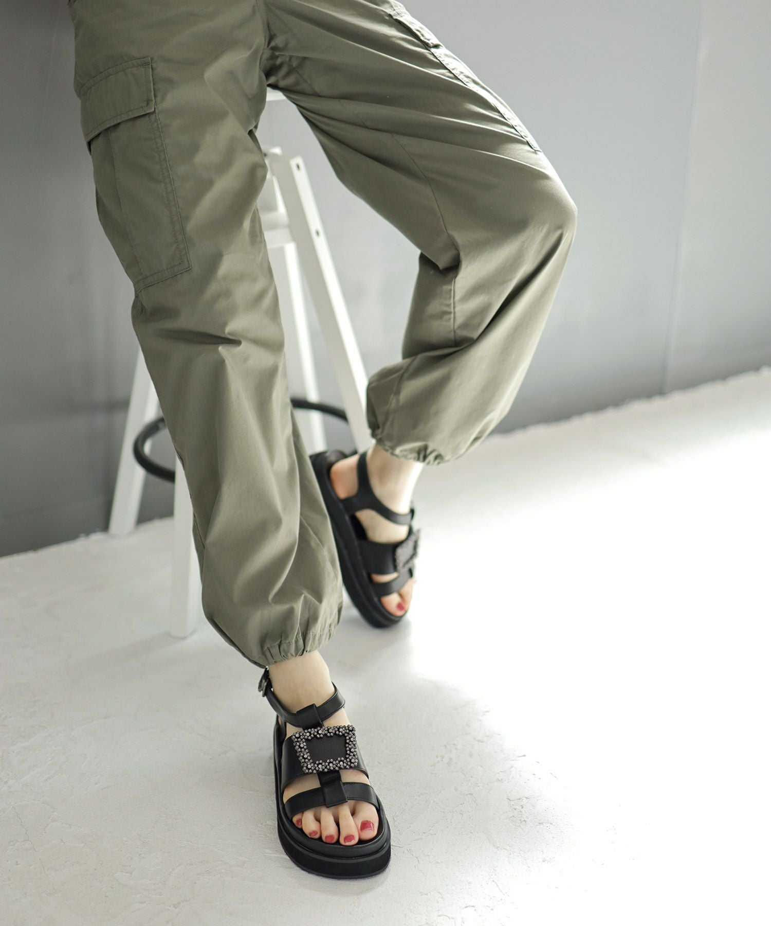 ビジューモチーフ付き厚底フットベッドサンダル▲返品交換不可