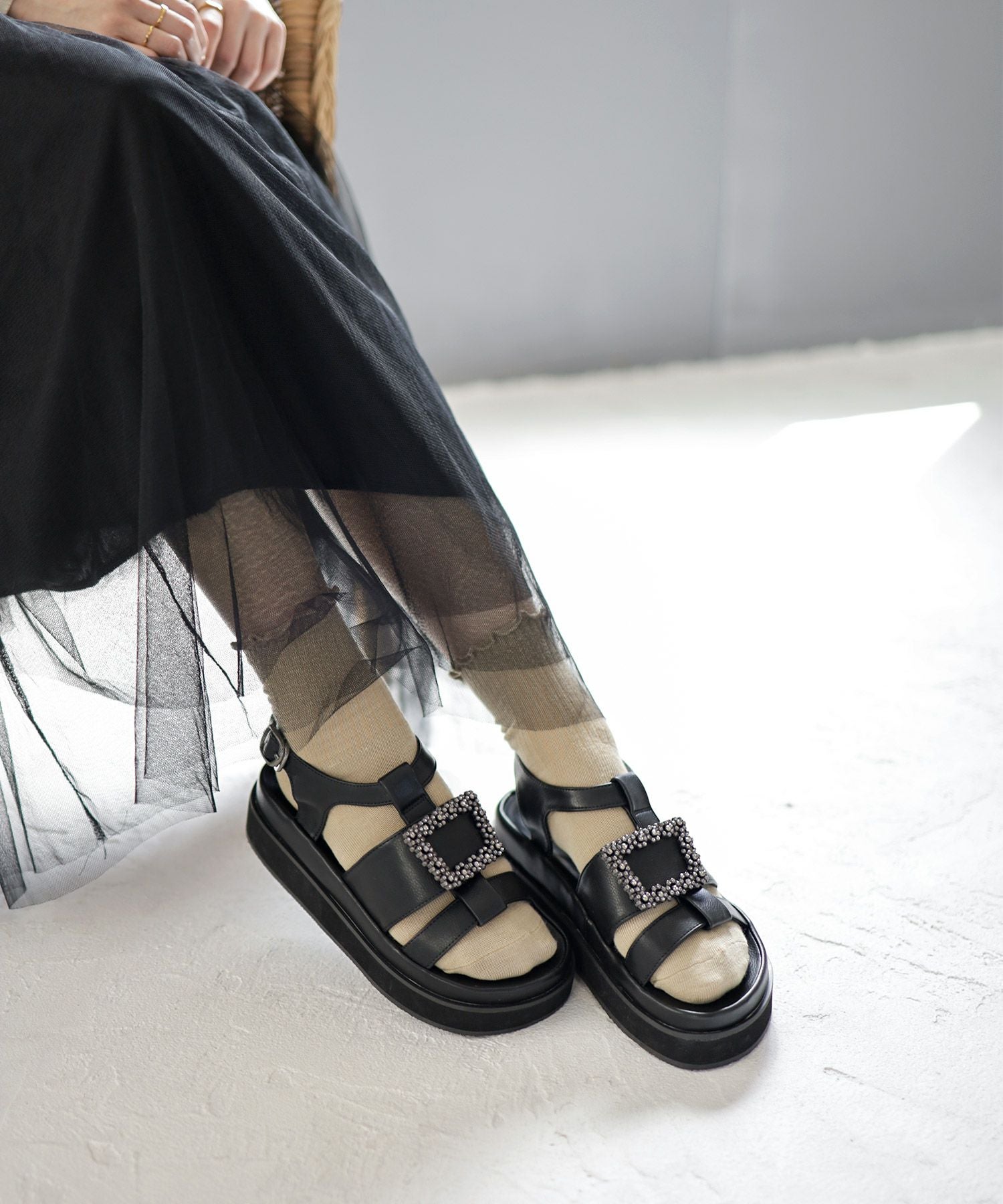 ビジューモチーフ付き厚底フットベッドサンダル▲返品交換不可