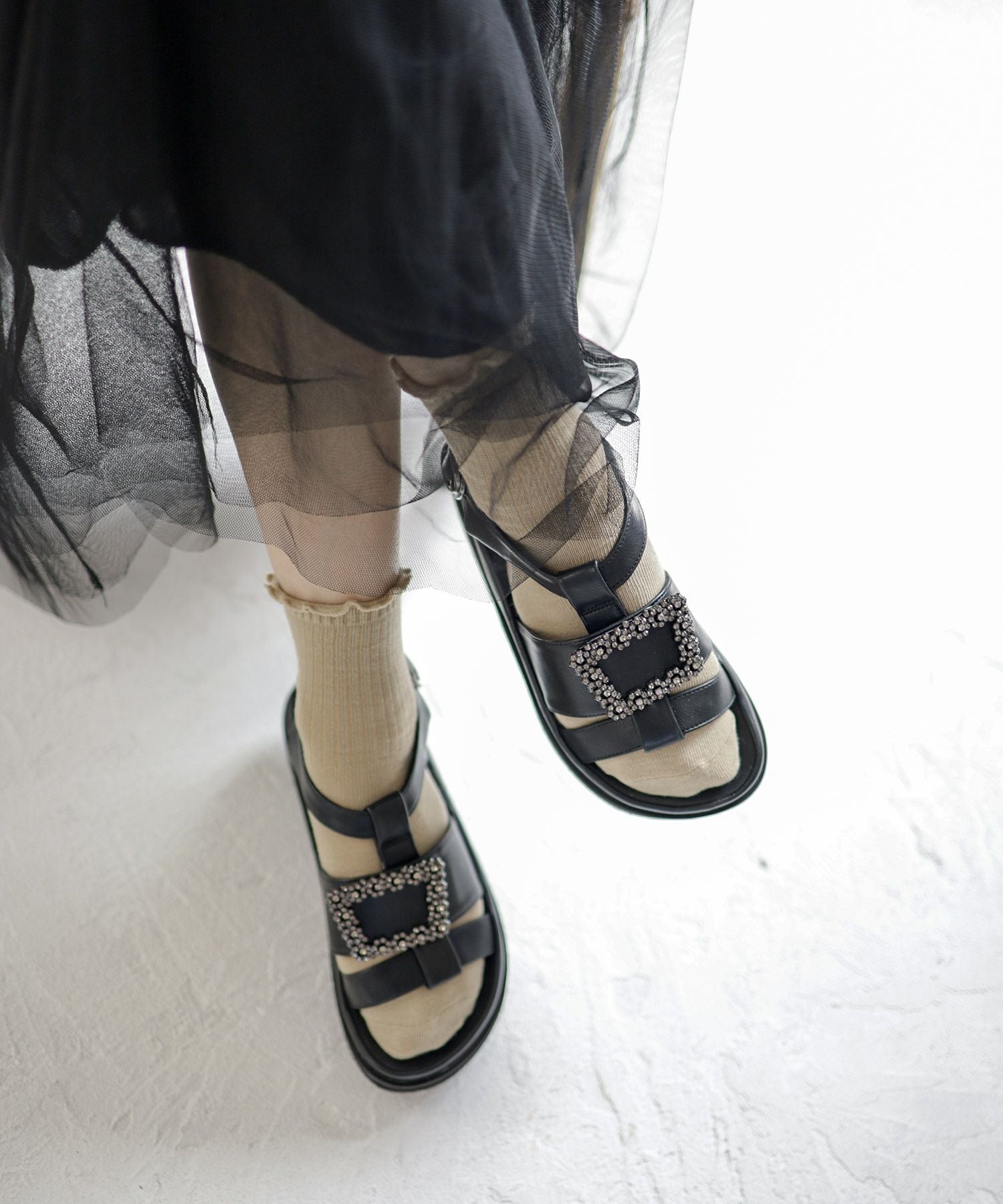 ビジューモチーフ付き厚底フットベッドサンダル▲返品交換不可