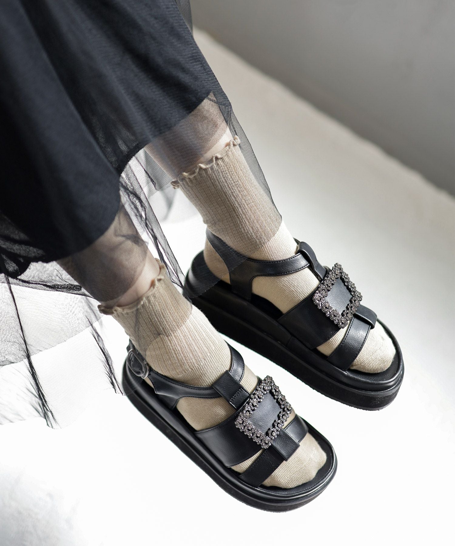 ビジューモチーフ付き厚底フットベッドサンダル▲返品交換不可