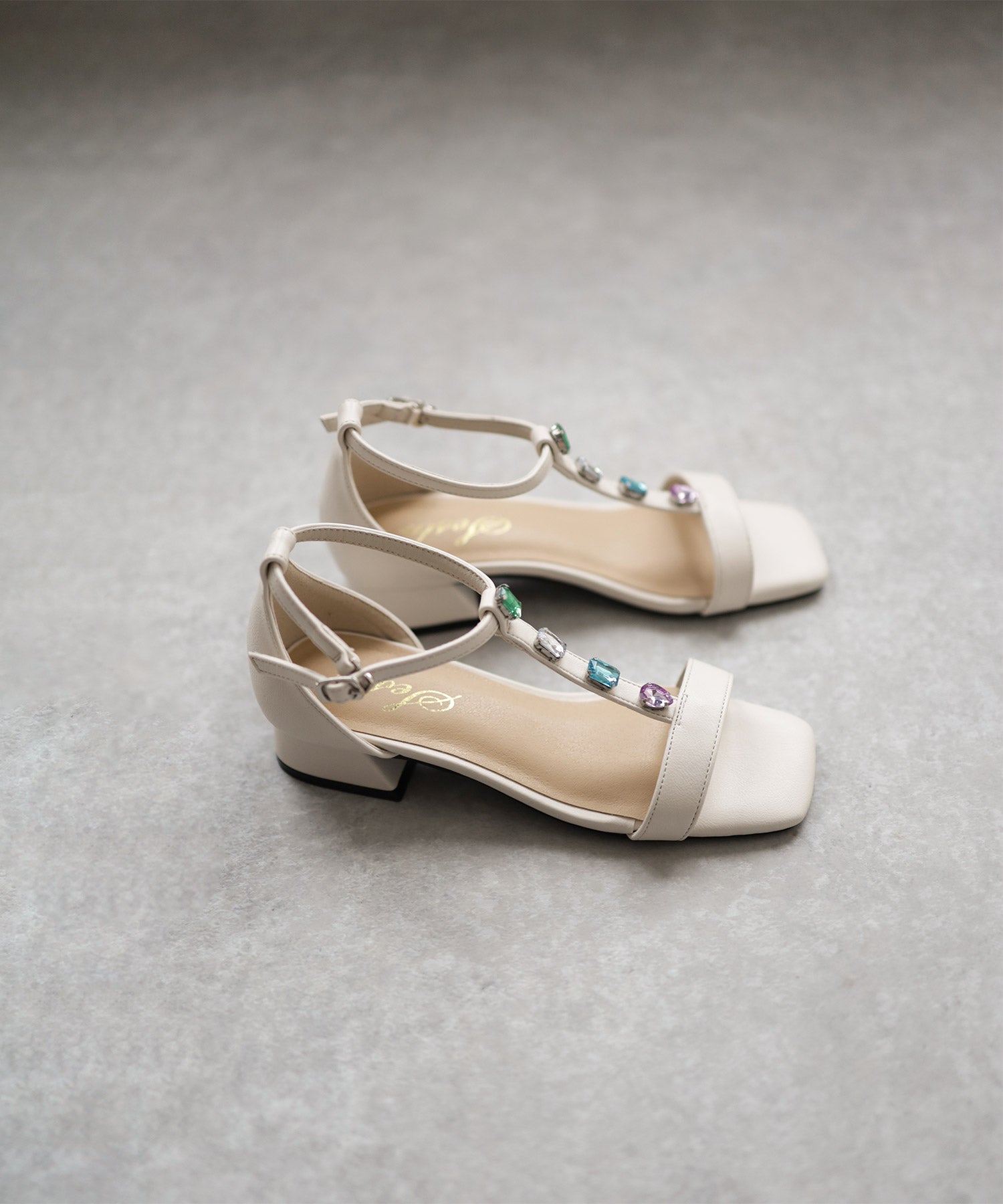 カラービジューTストラップローヒールサンダル▲返品交換不可