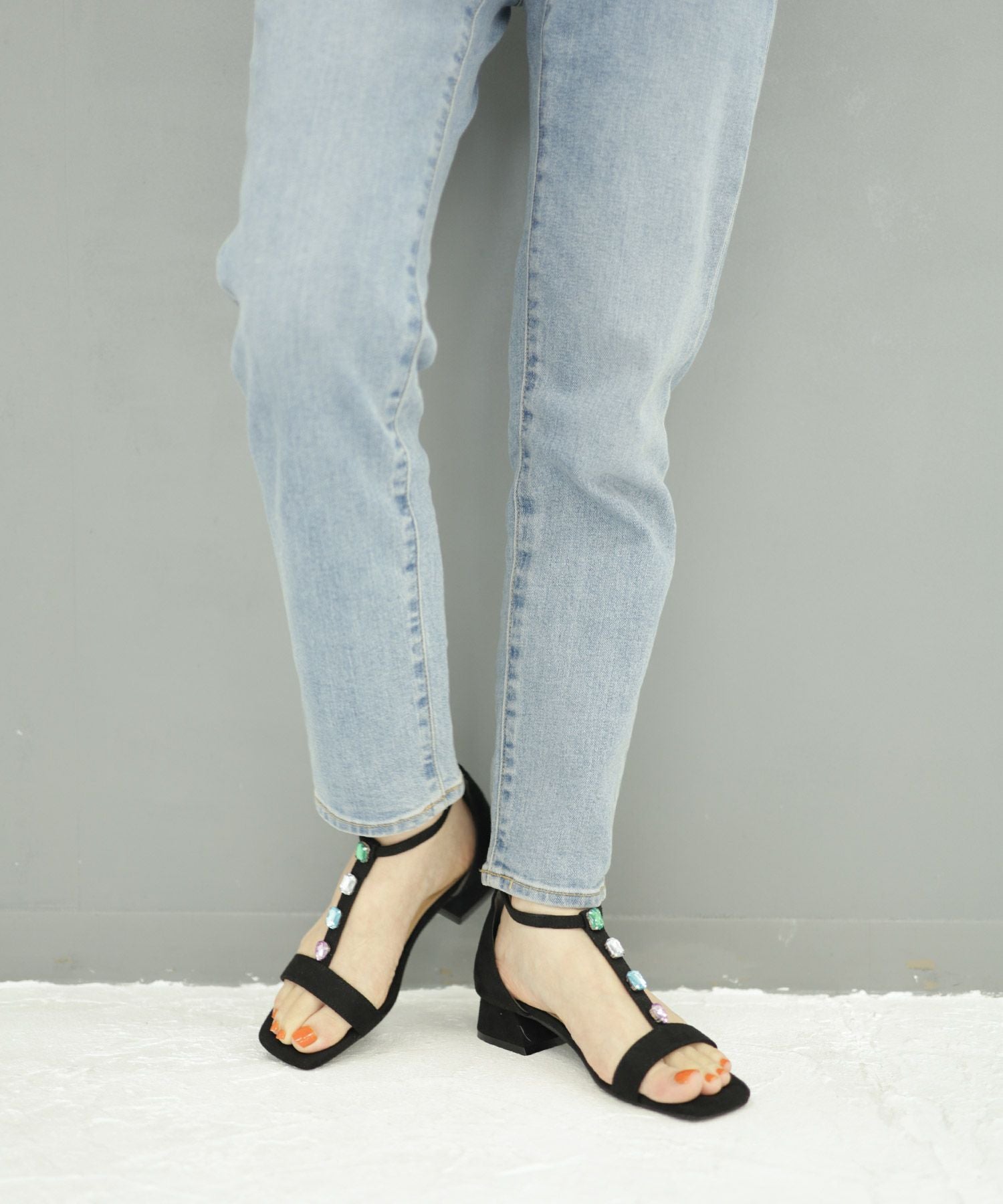 カラービジューTストラップローヒールサンダル▲返品交換不可