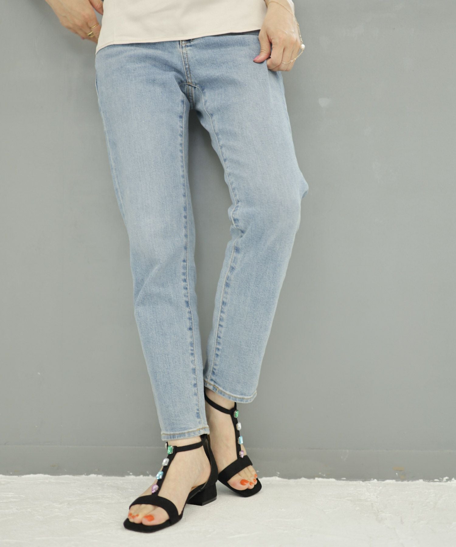 カラービジューTストラップローヒールサンダル▲返品交換不可