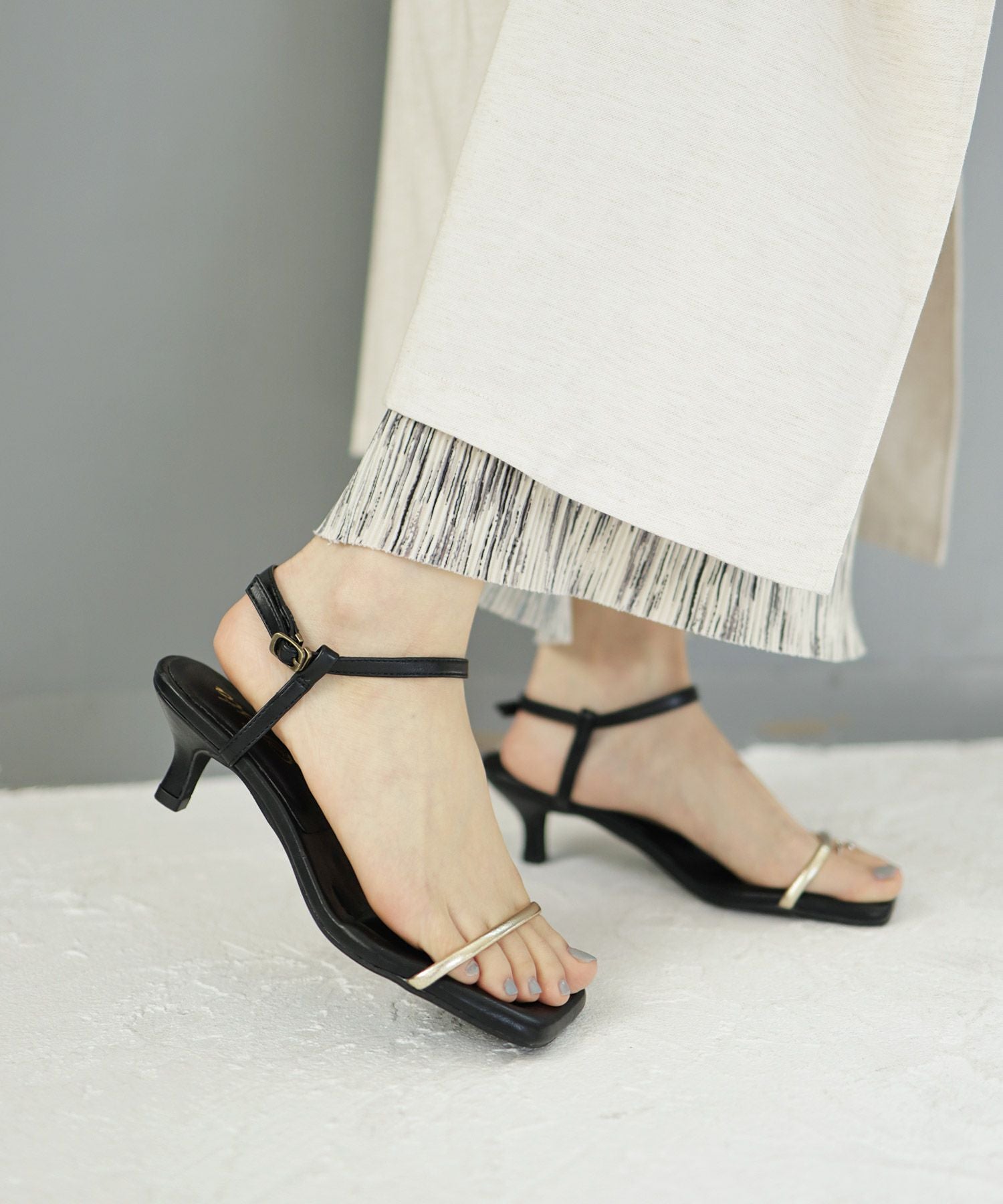 ふわふわクッションバーストラップサンダル▲返品不可