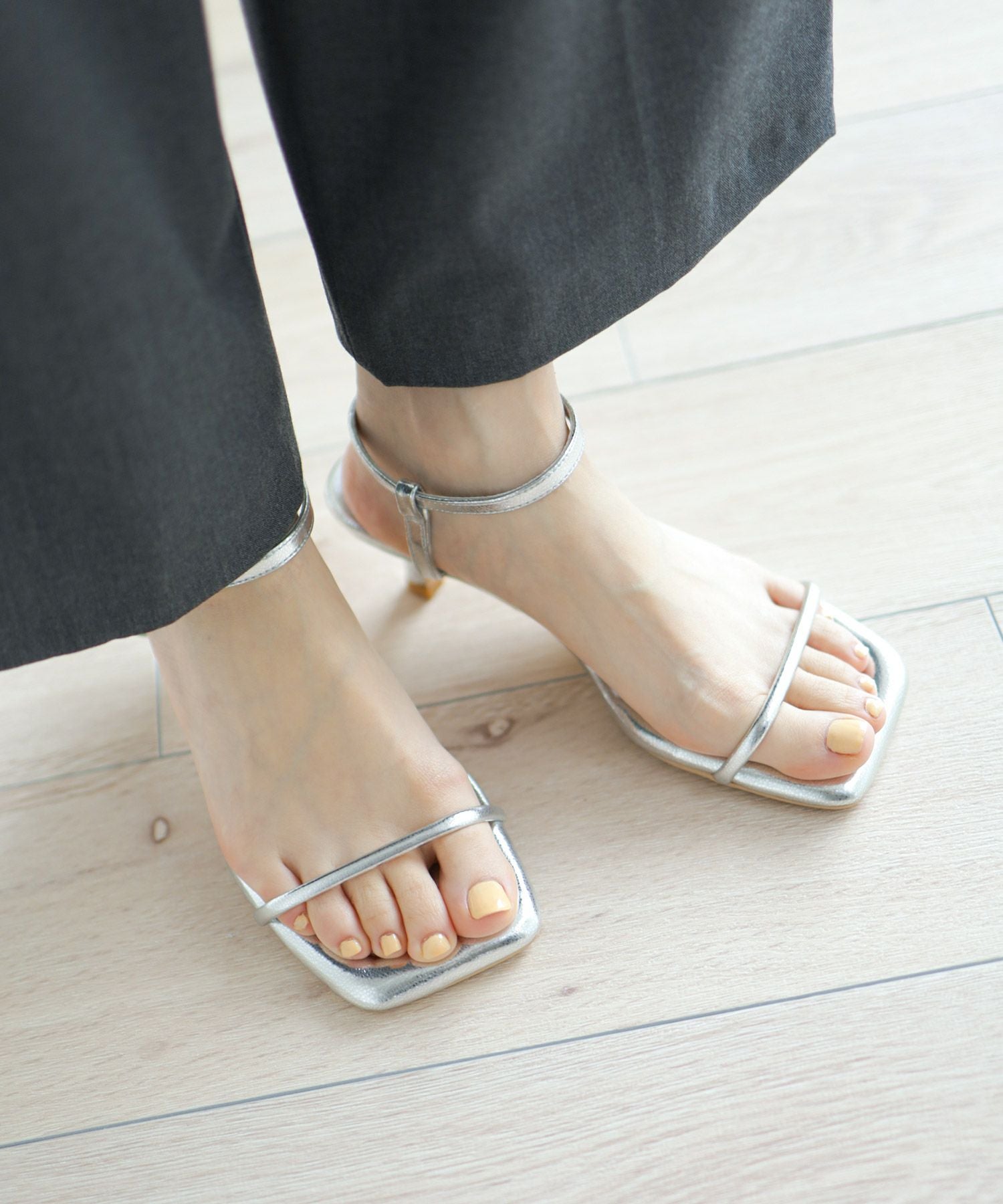 ふわふわクッションバーストラップサンダル▲返品不可