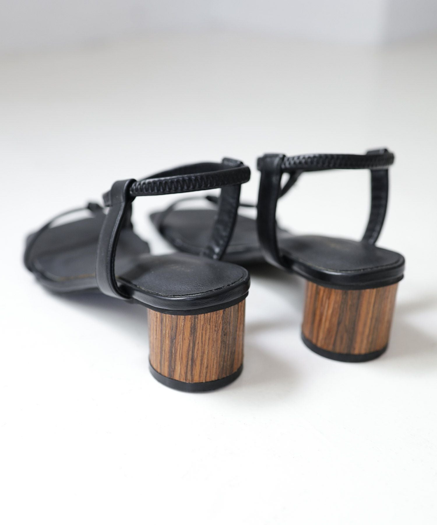 Tストラップサークルヒールサンダル