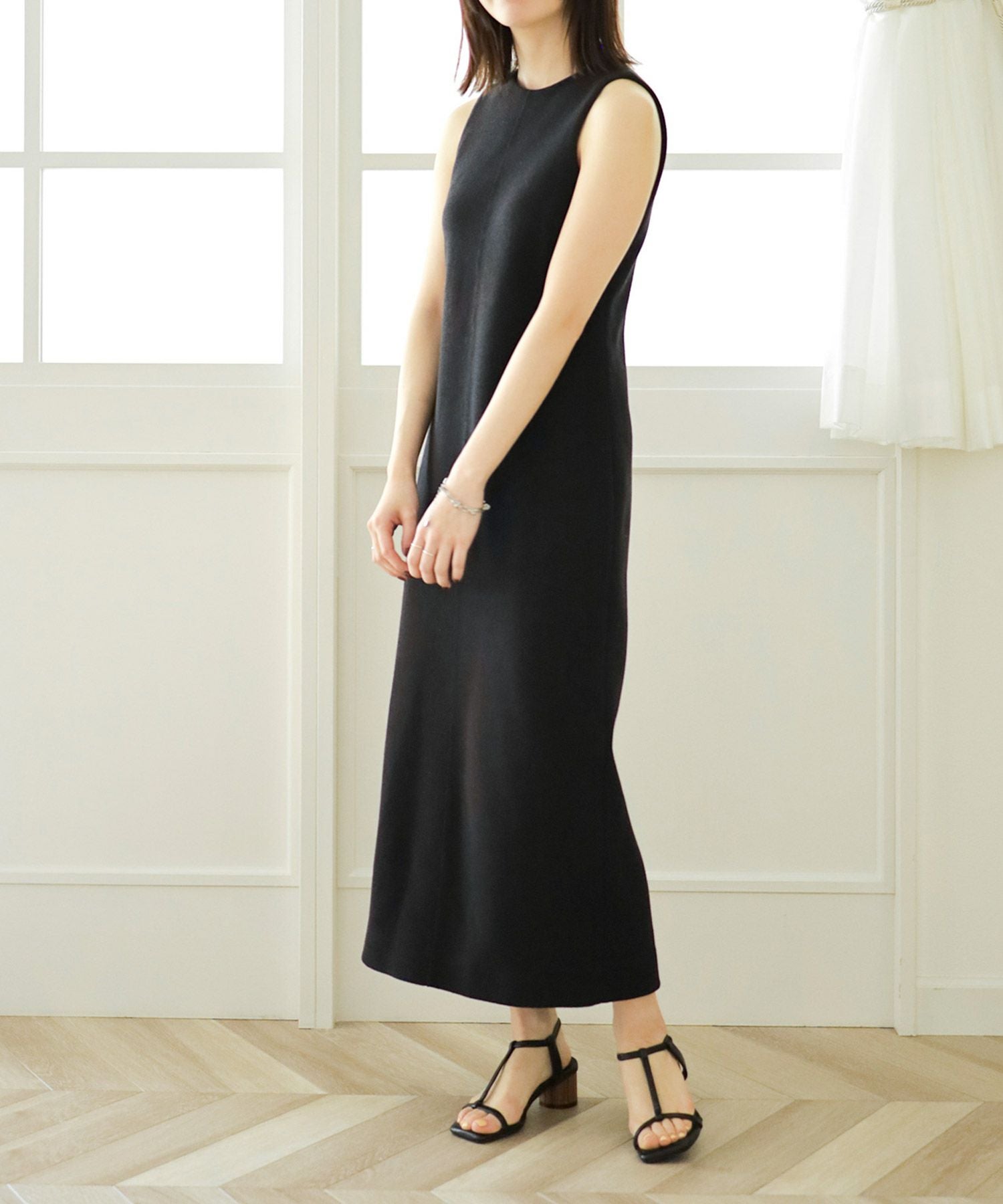 Tストラップサークルヒールサンダル