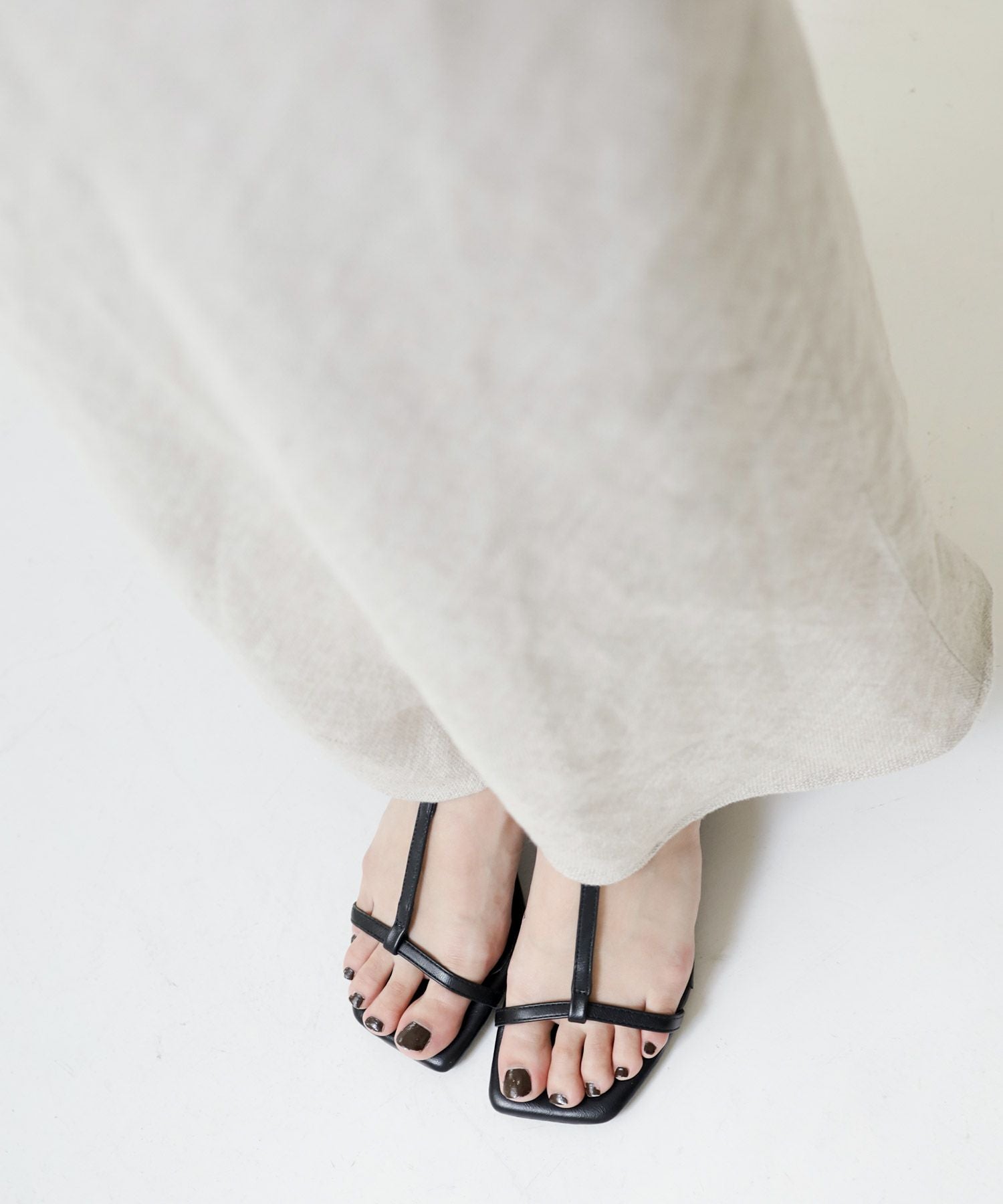 Tストラップサークルヒールサンダル