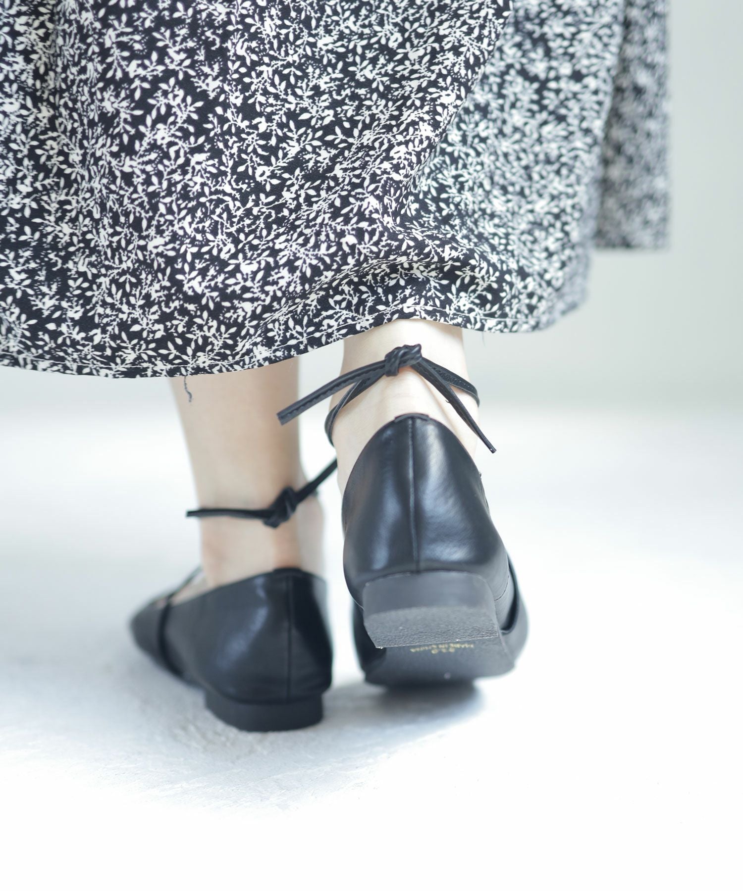 スクエアトゥレースアップバレエシューズ