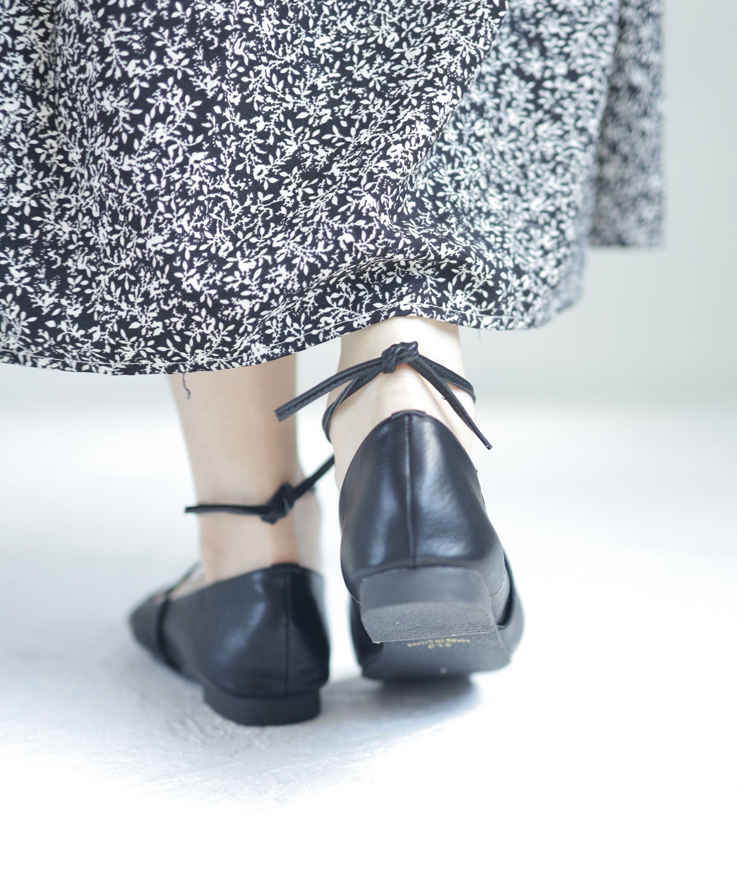 スクエアトゥレースアップバレエシューズ