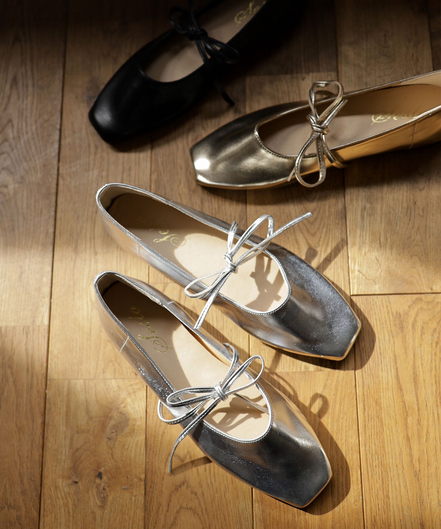 スクエアトゥレースアップバレエシューズ