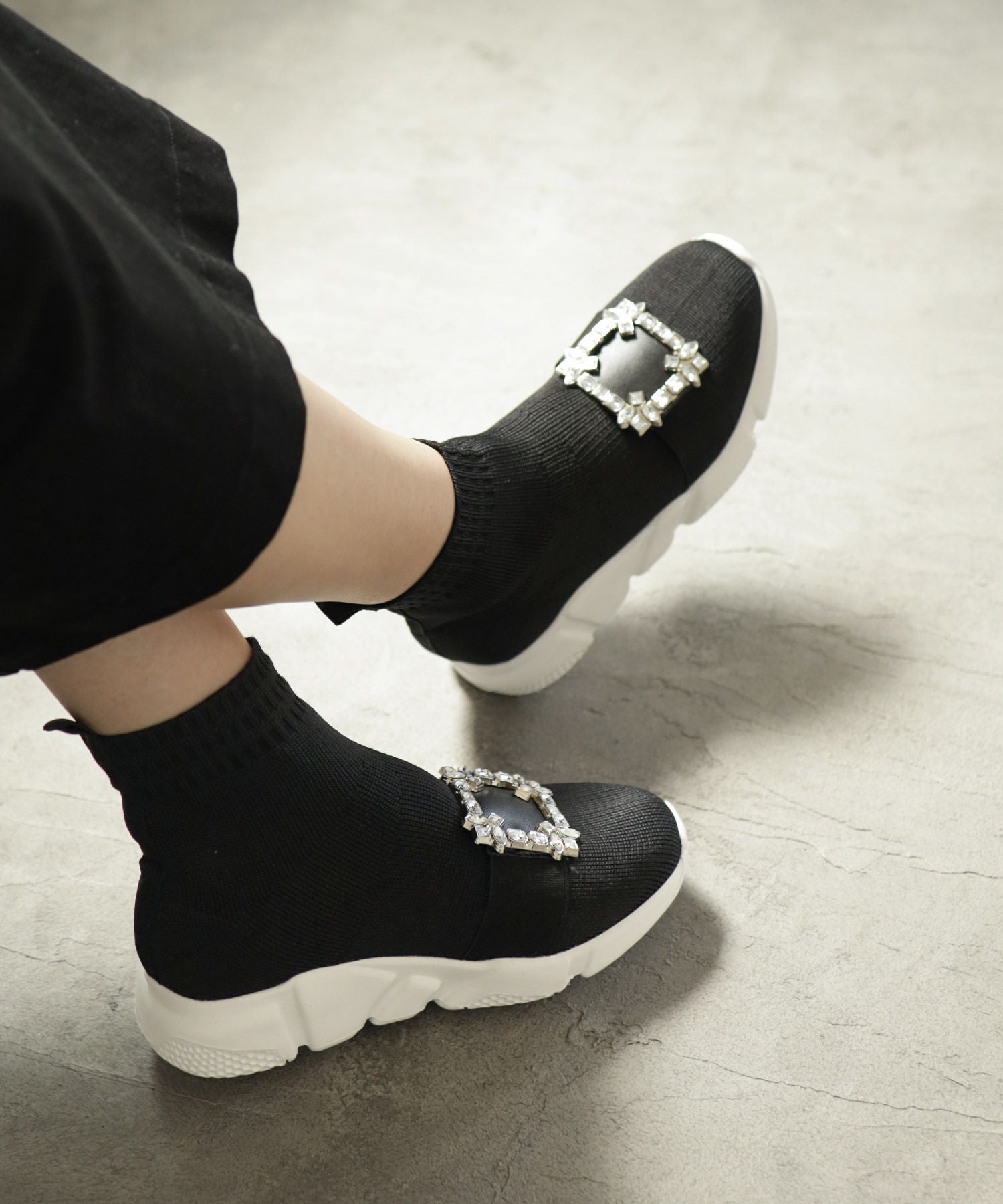 ビジュー付きスニーカー風ソックスブーツ▲返品交換不可