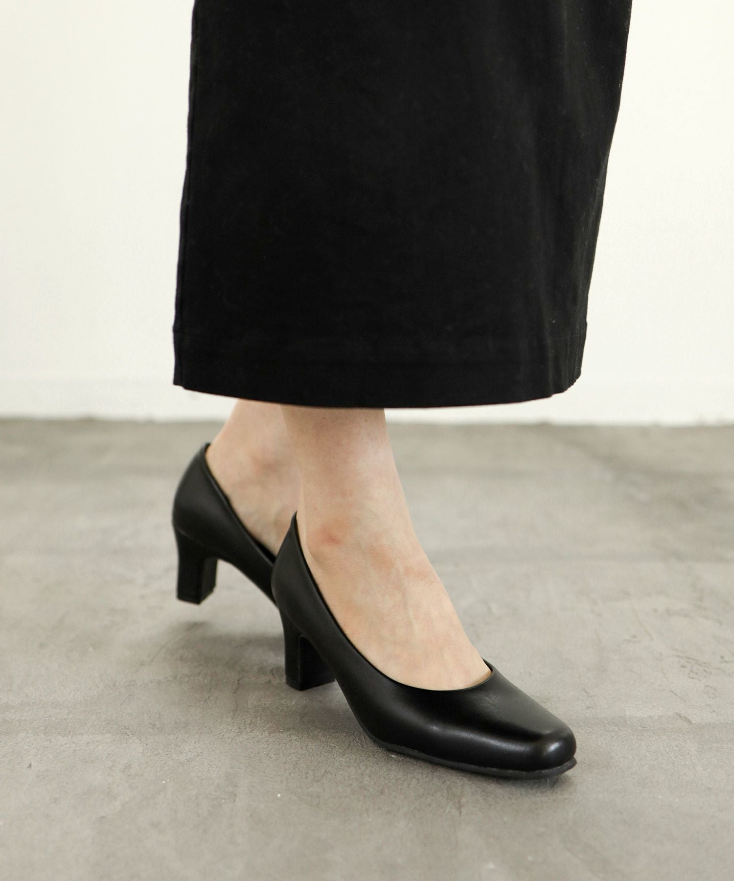 ゆったり幅広ふわふわクッションインソールスクエアトゥヒールパンプス ▲返品交換不可