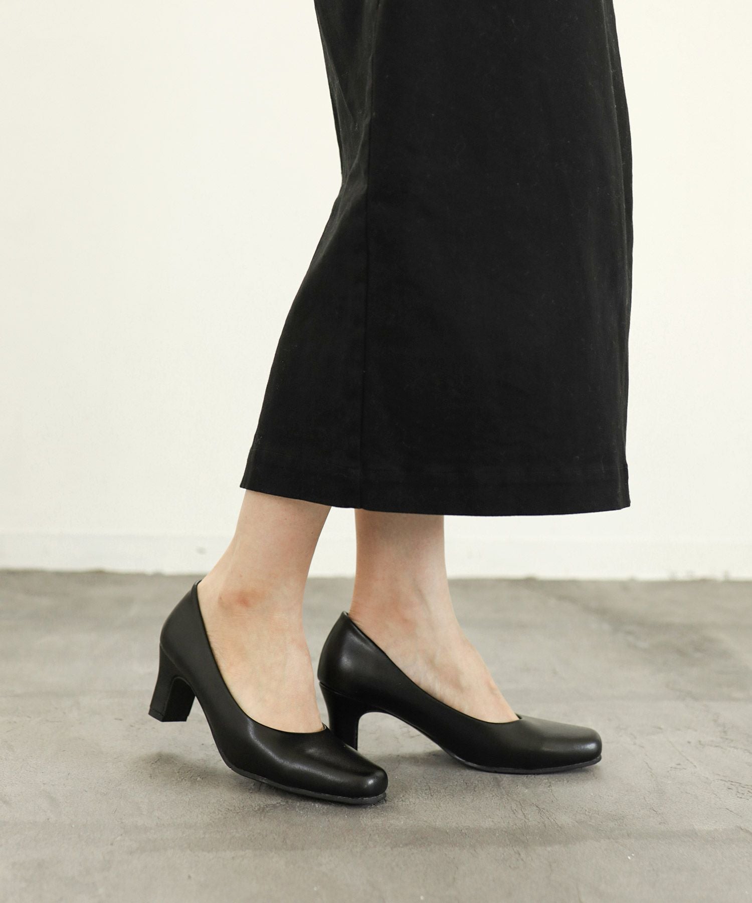 ゆったり幅広ふわふわクッションインソールスクエアトゥヒールパンプス ▲返品交換不可