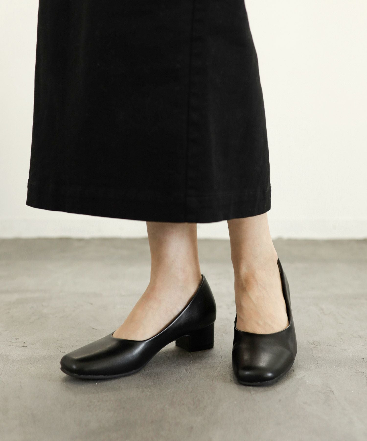 選べる2デザイン!ゆったり幅広ふわふわクッションインソールスクエアトゥローヒールパンプス 一部4月中旬入荷予定