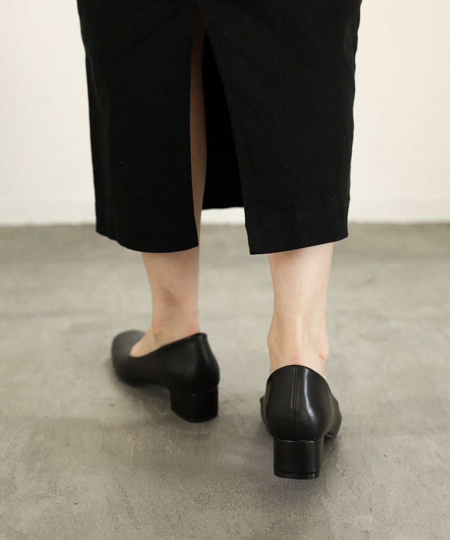 選べる2デザイン！ゆったり幅広ふわふわクッションインソールスクエアトゥローヒールパンプス 一部4月中旬入荷予定