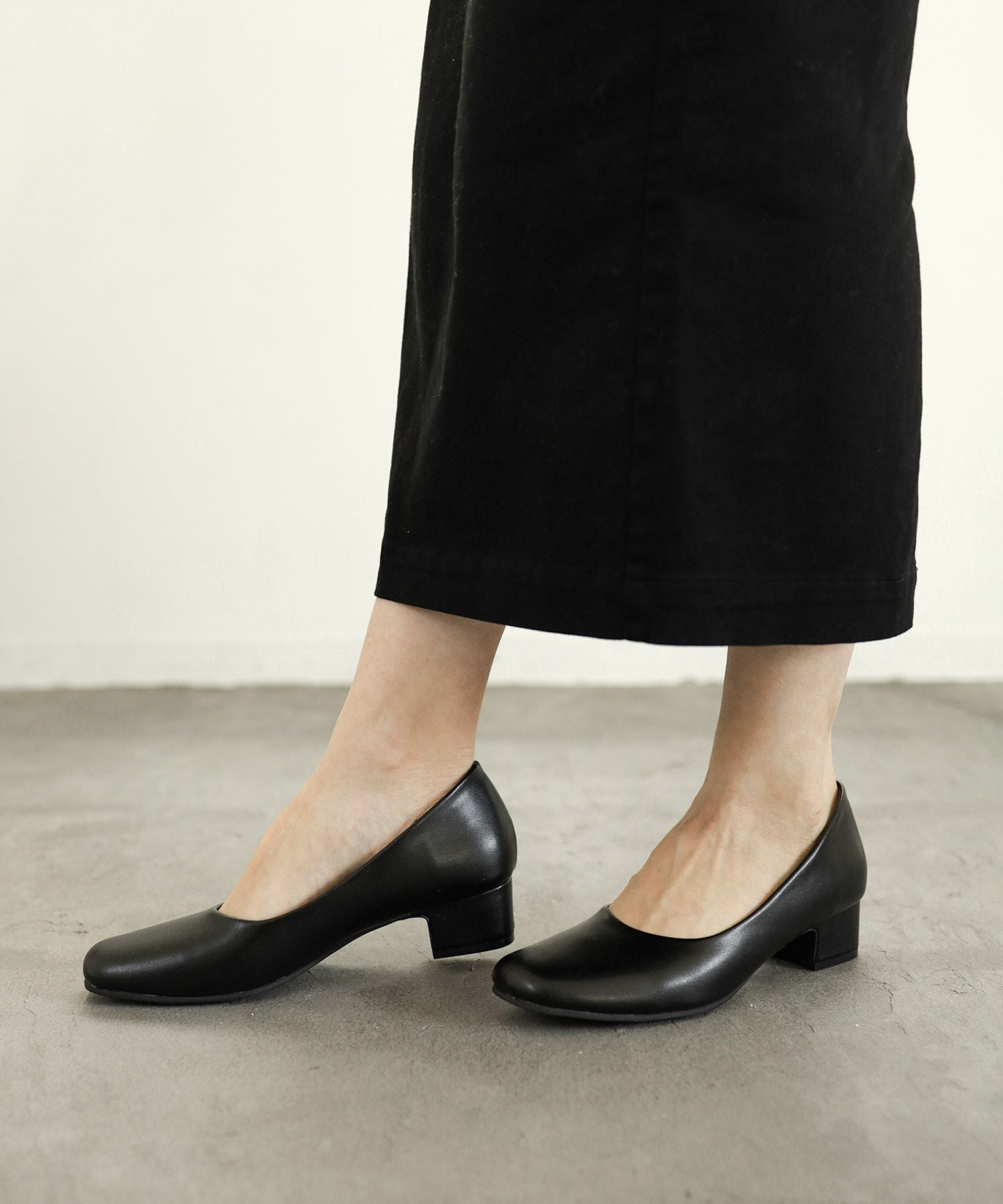 選べる2デザイン！ゆったり幅広ふわふわクッションインソールスクエアトゥローヒールパンプス 一部4月中旬入荷予定