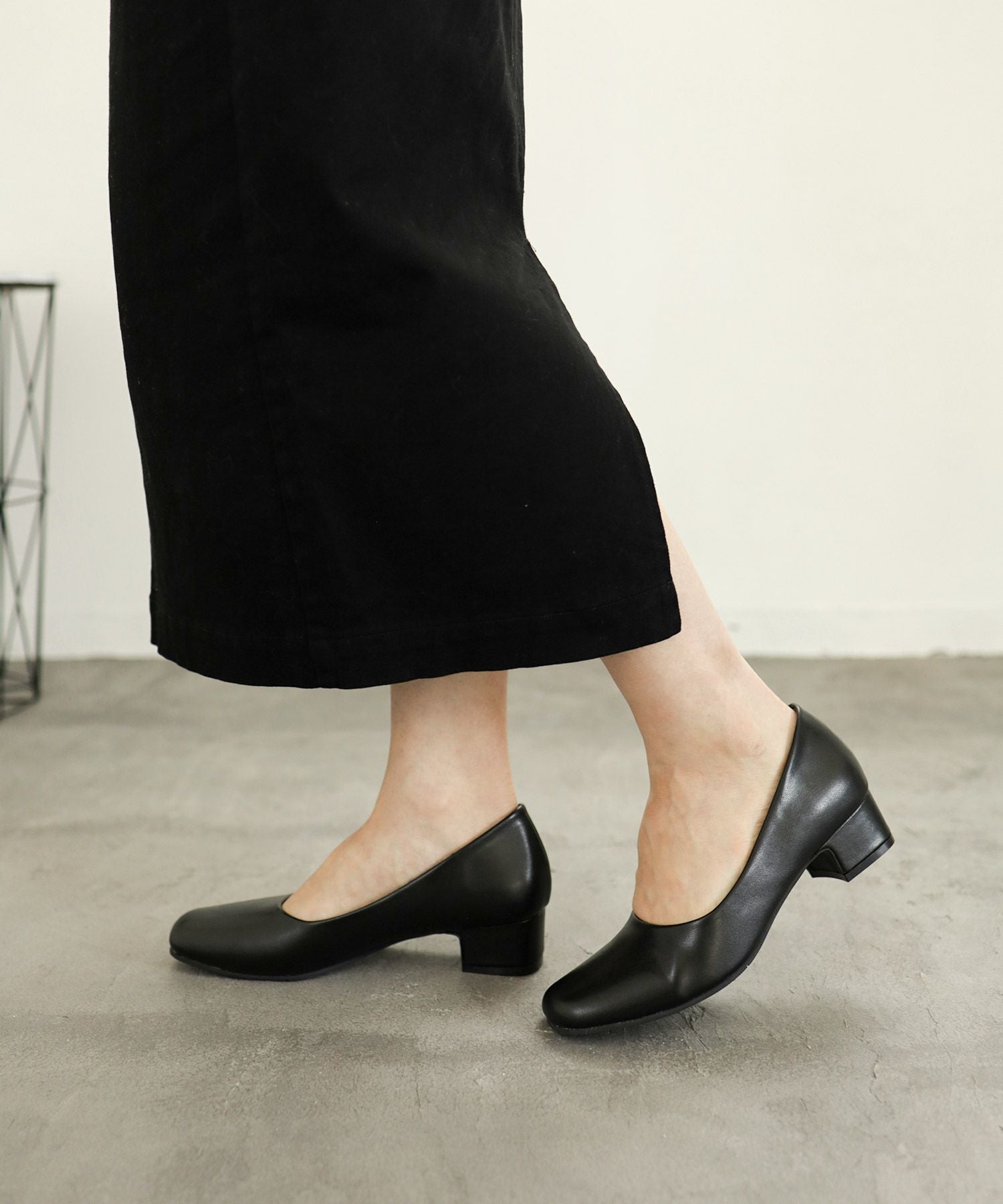 選べる2デザイン!ゆったり幅広ふわふわクッションインソールスクエアトゥローヒールパンプス 一部4月中旬入荷予定