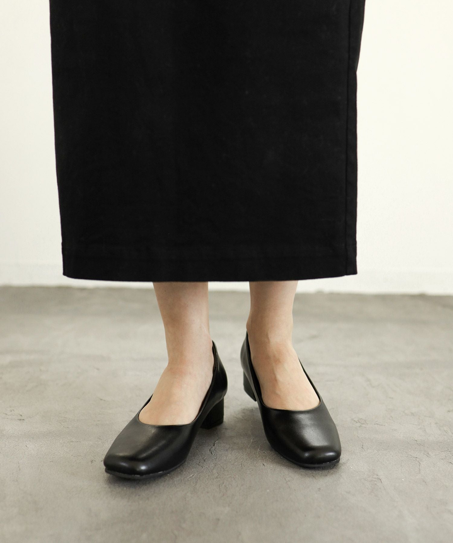 選べる2デザイン！ゆったり幅広ふわふわクッションインソールスクエアトゥローヒールパンプス 一部4月中旬入荷予定