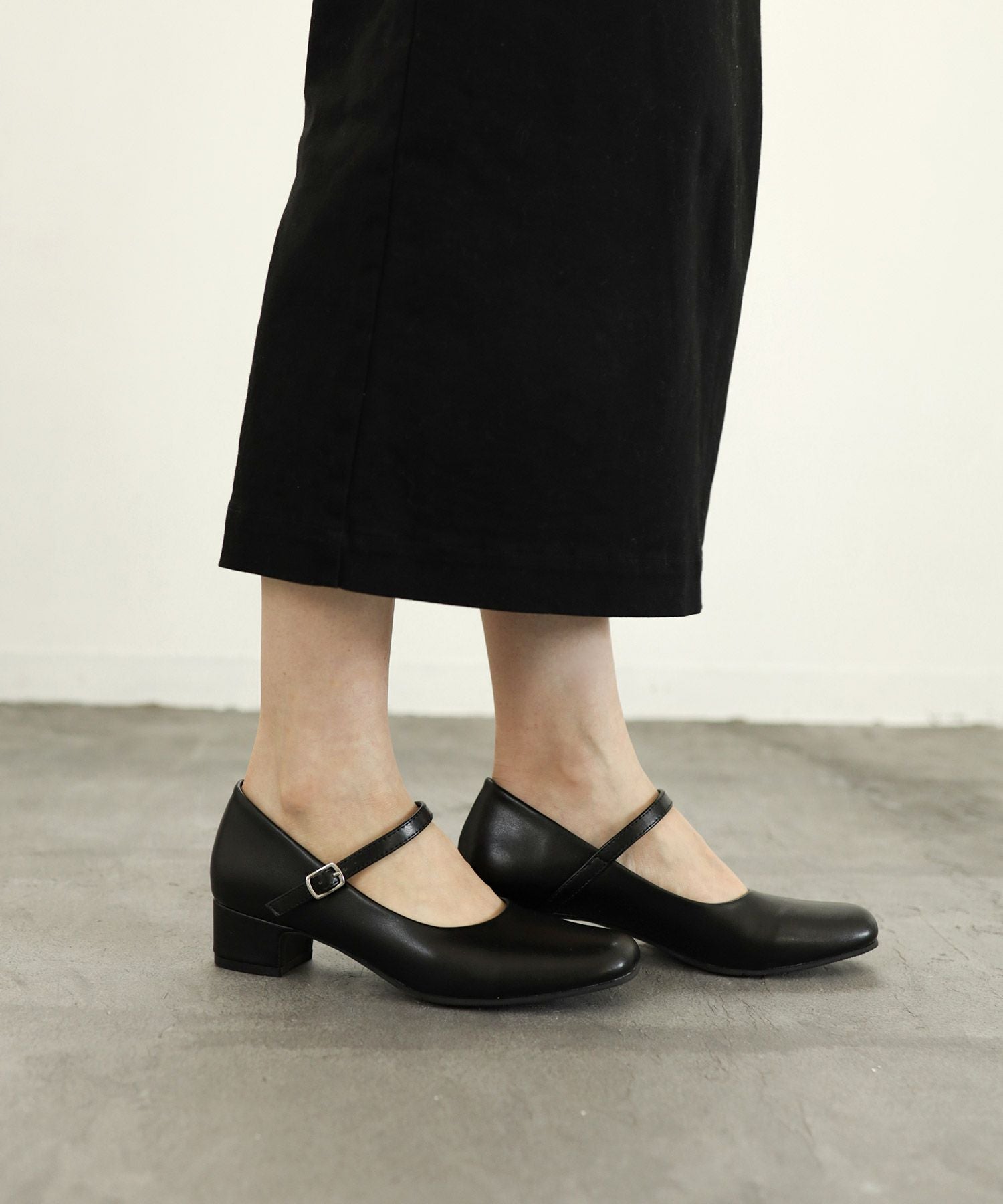 選べる2デザイン!ゆったり幅広ふわふわクッションインソールスクエアトゥローヒールパンプス 一部4月中旬入荷予定