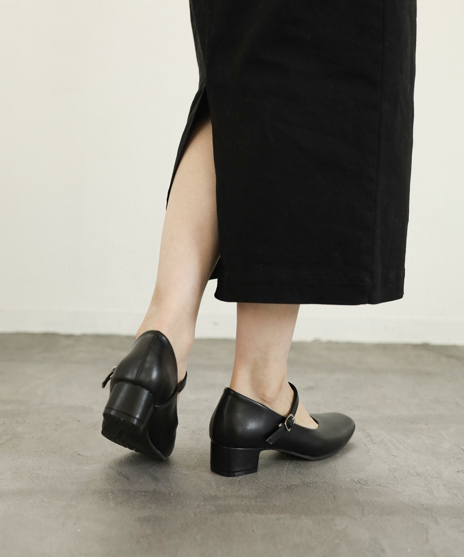 選べる2デザイン！ゆったり幅広ふわふわクッションインソールスクエアトゥローヒールパンプス 一部4月中旬入荷予定