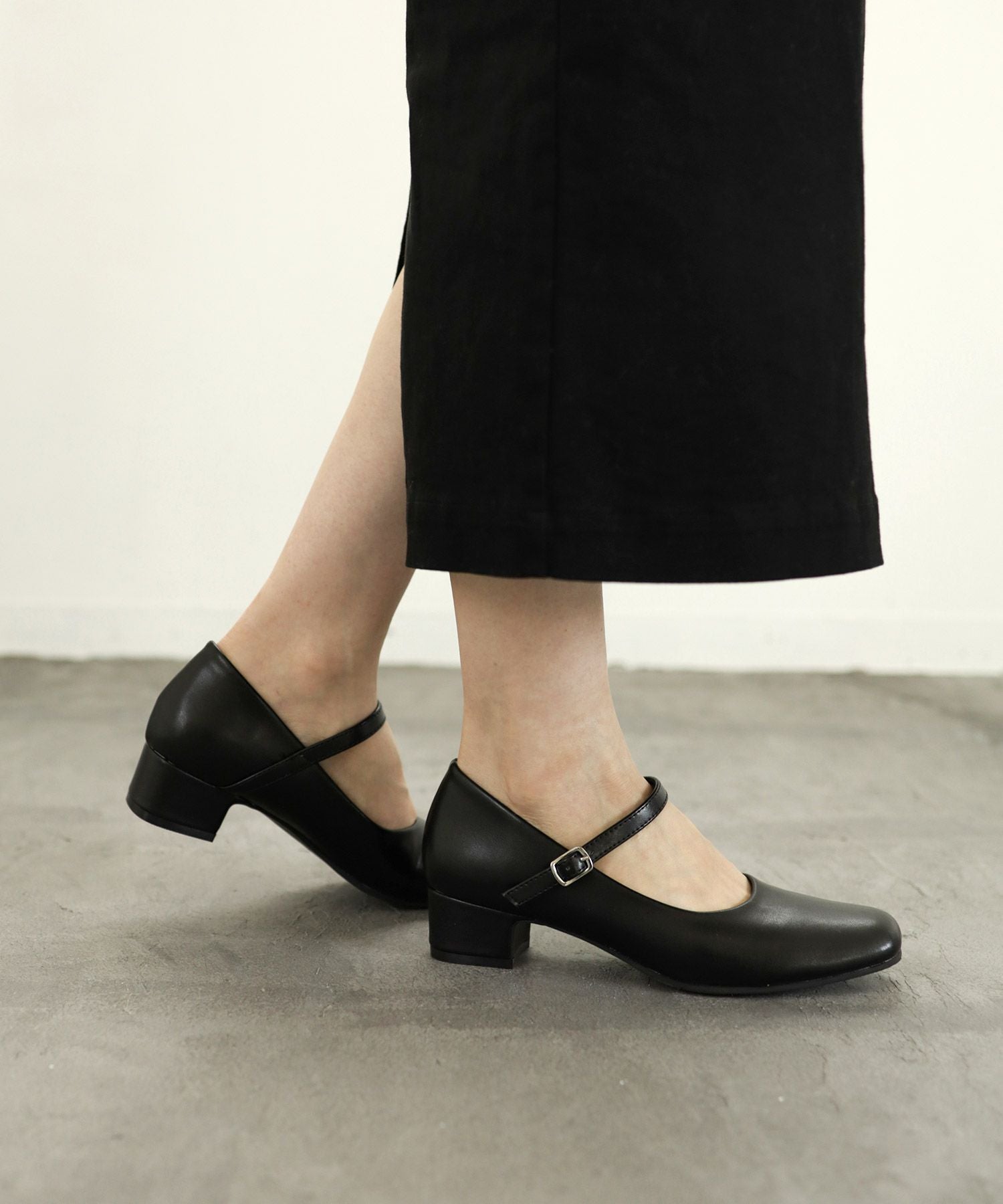 選べる2デザイン！ゆったり幅広ふわふわクッションインソールスクエアトゥローヒールパンプス 一部4月中旬入荷予定