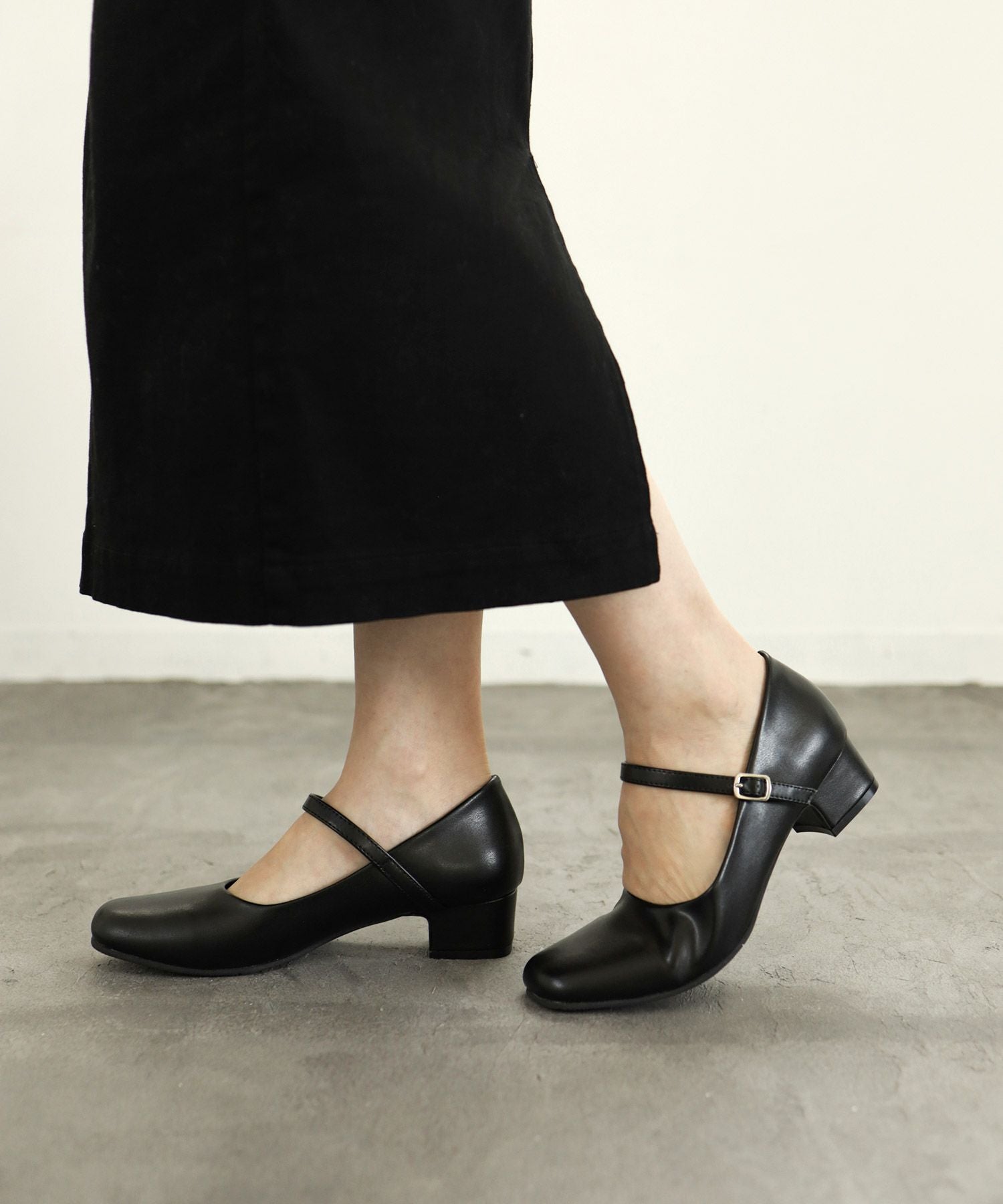 選べる2デザイン！ゆったり幅広ふわふわクッションインソールスクエアトゥローヒールパンプス 一部4月中旬入荷予定